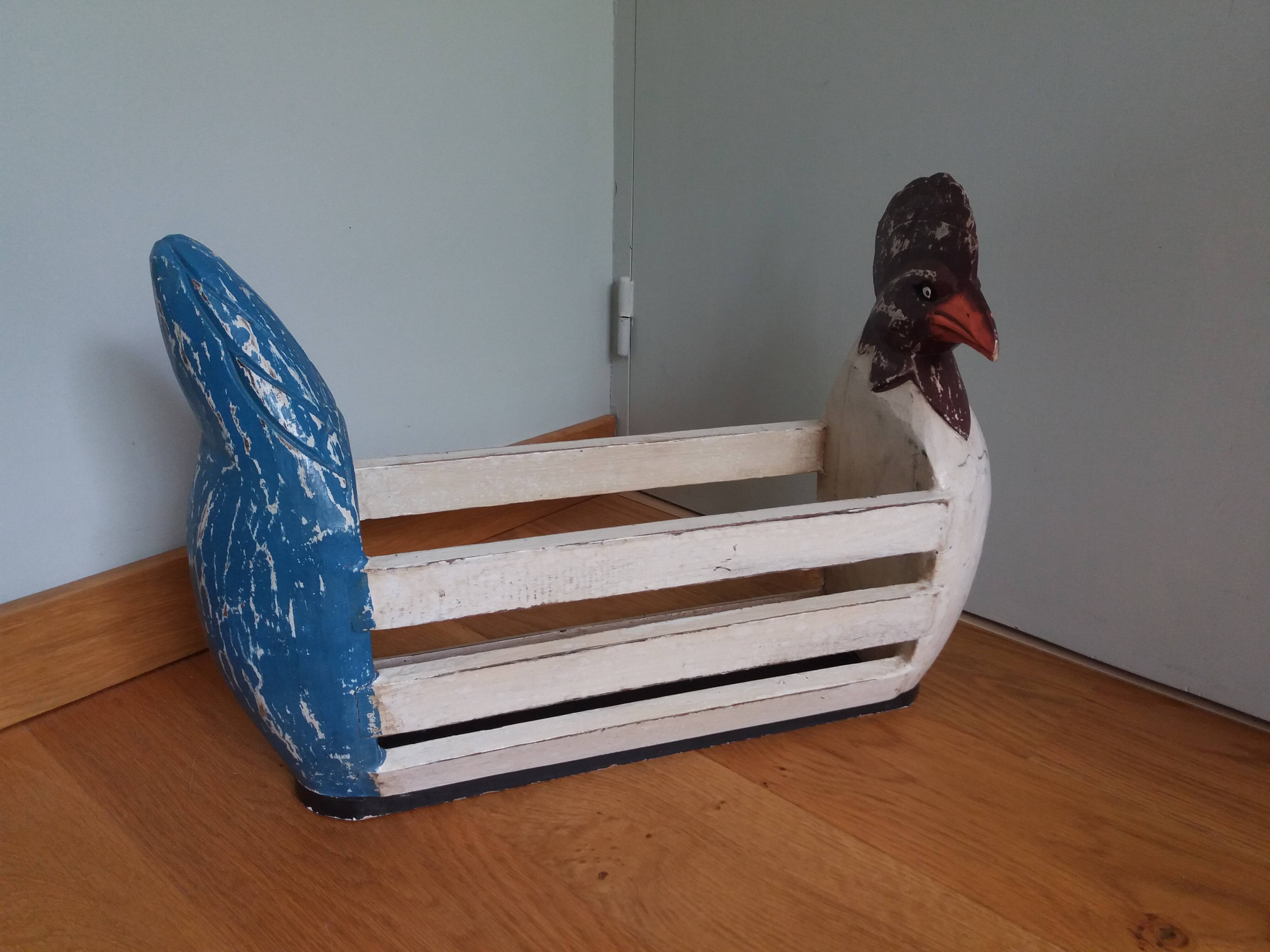 Holder of magazines hen rooster