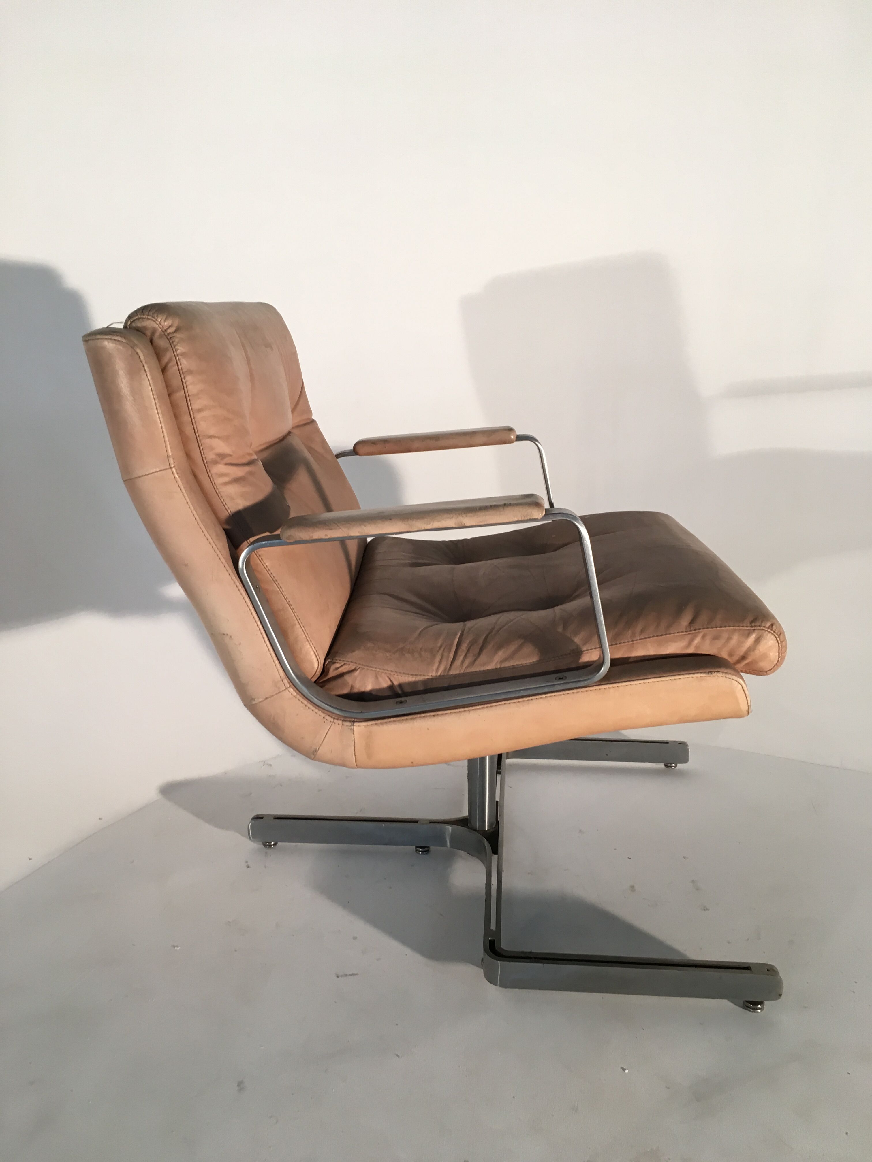 Pair of armchairs Raphael Raffel, skai and aluminum