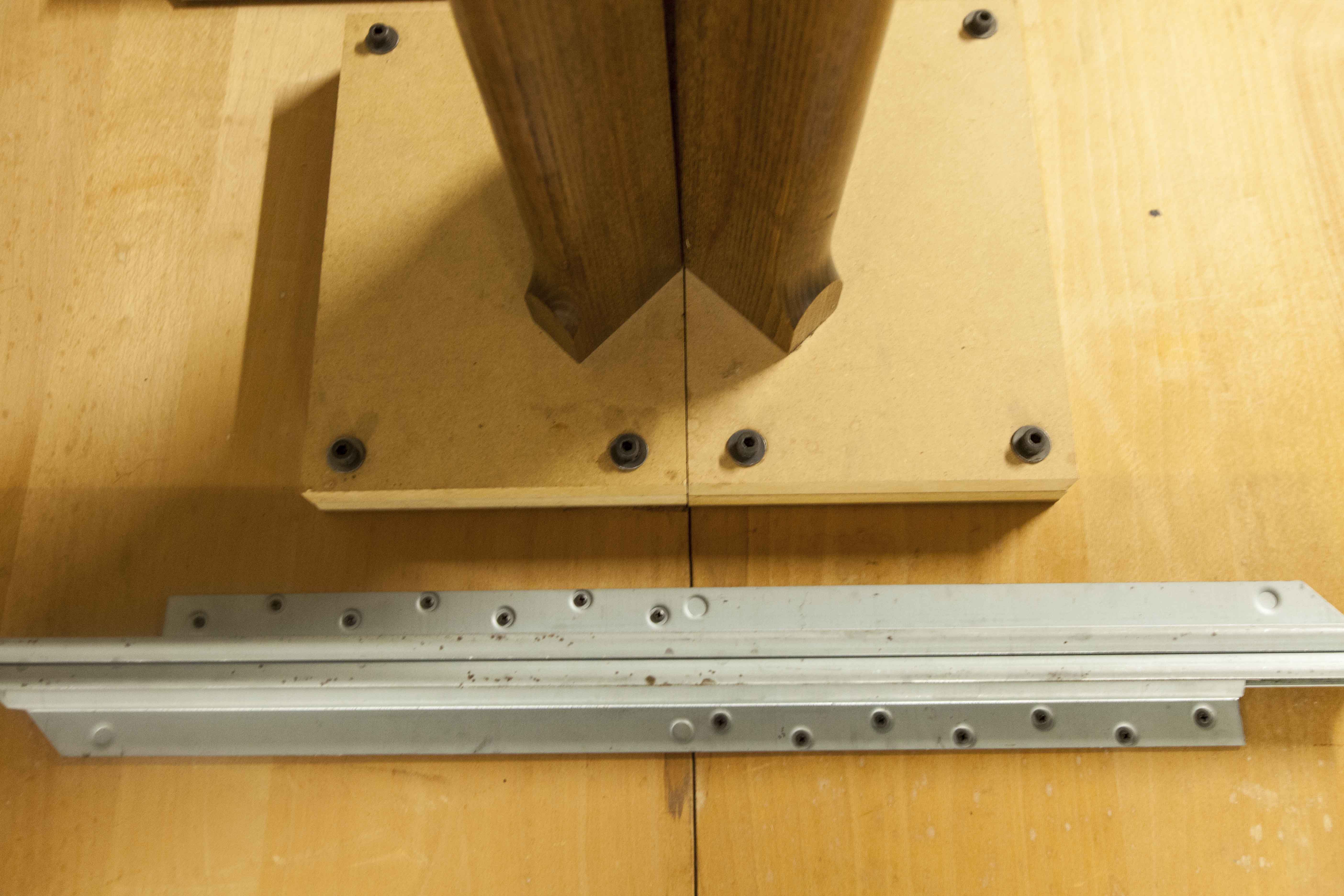 Roundtable 80's 2 solid wood extensions