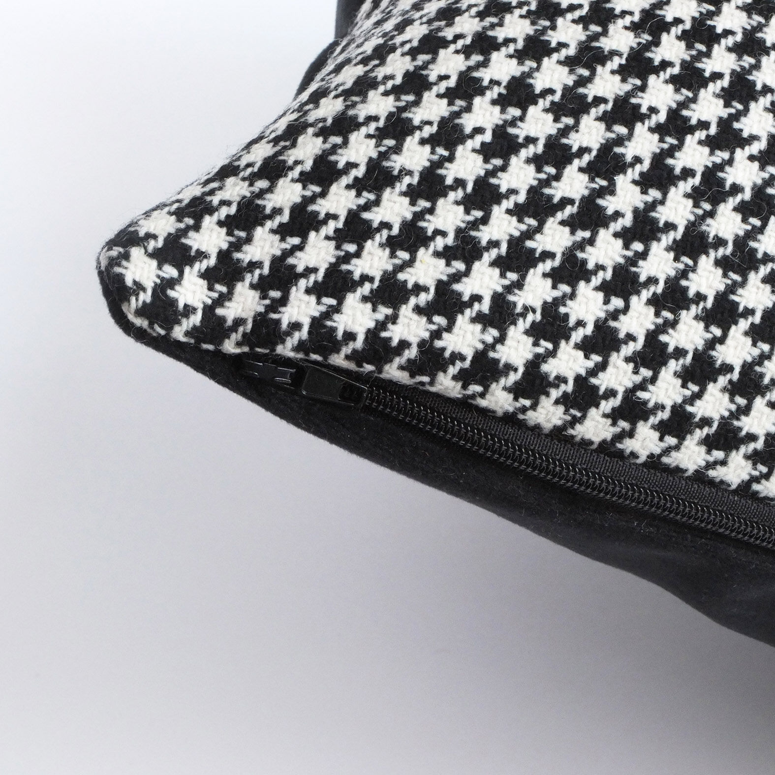 Wool cushion houndstooth graphic