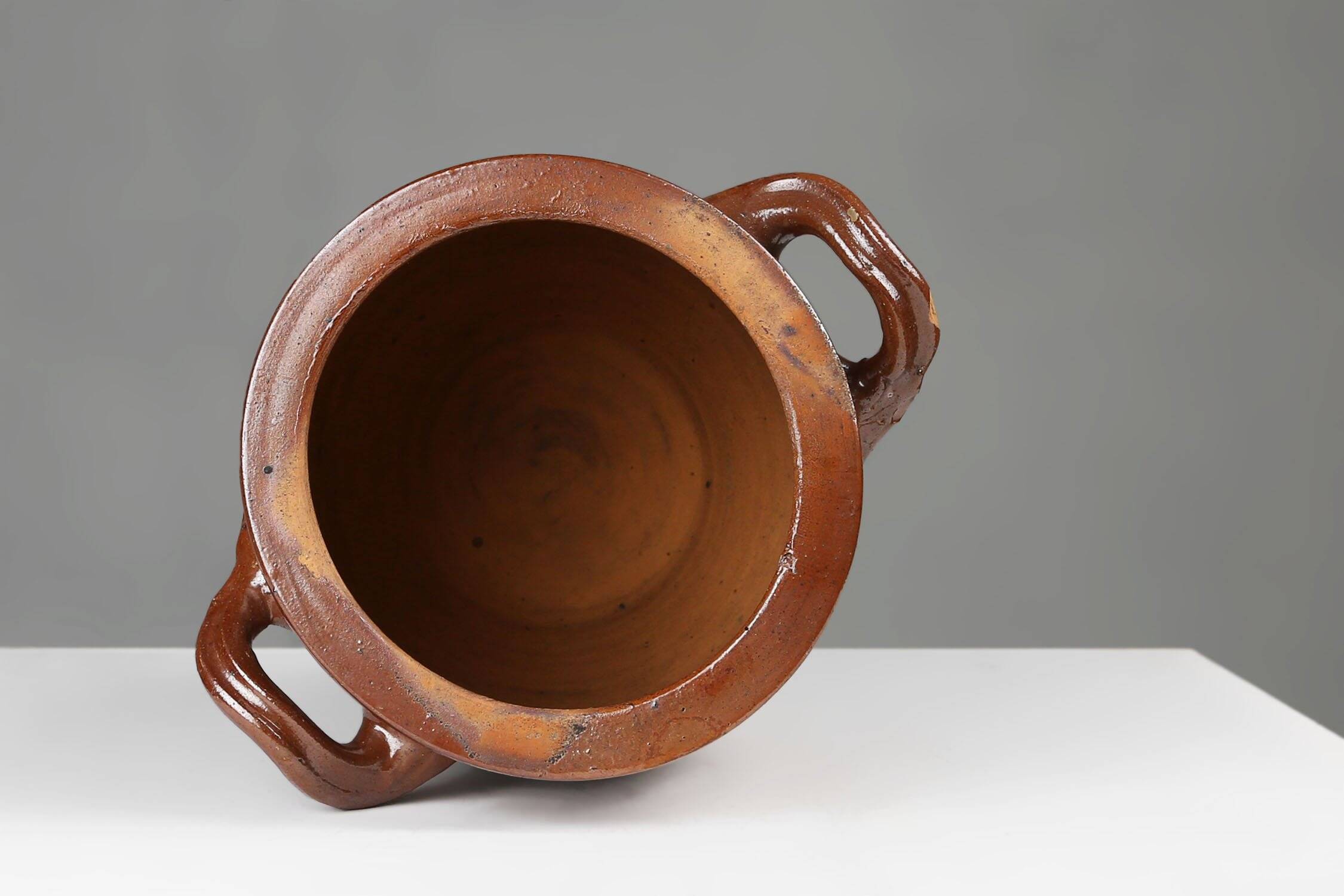 Grand pot en céramique brune émaillée, Belgique, années 1800.