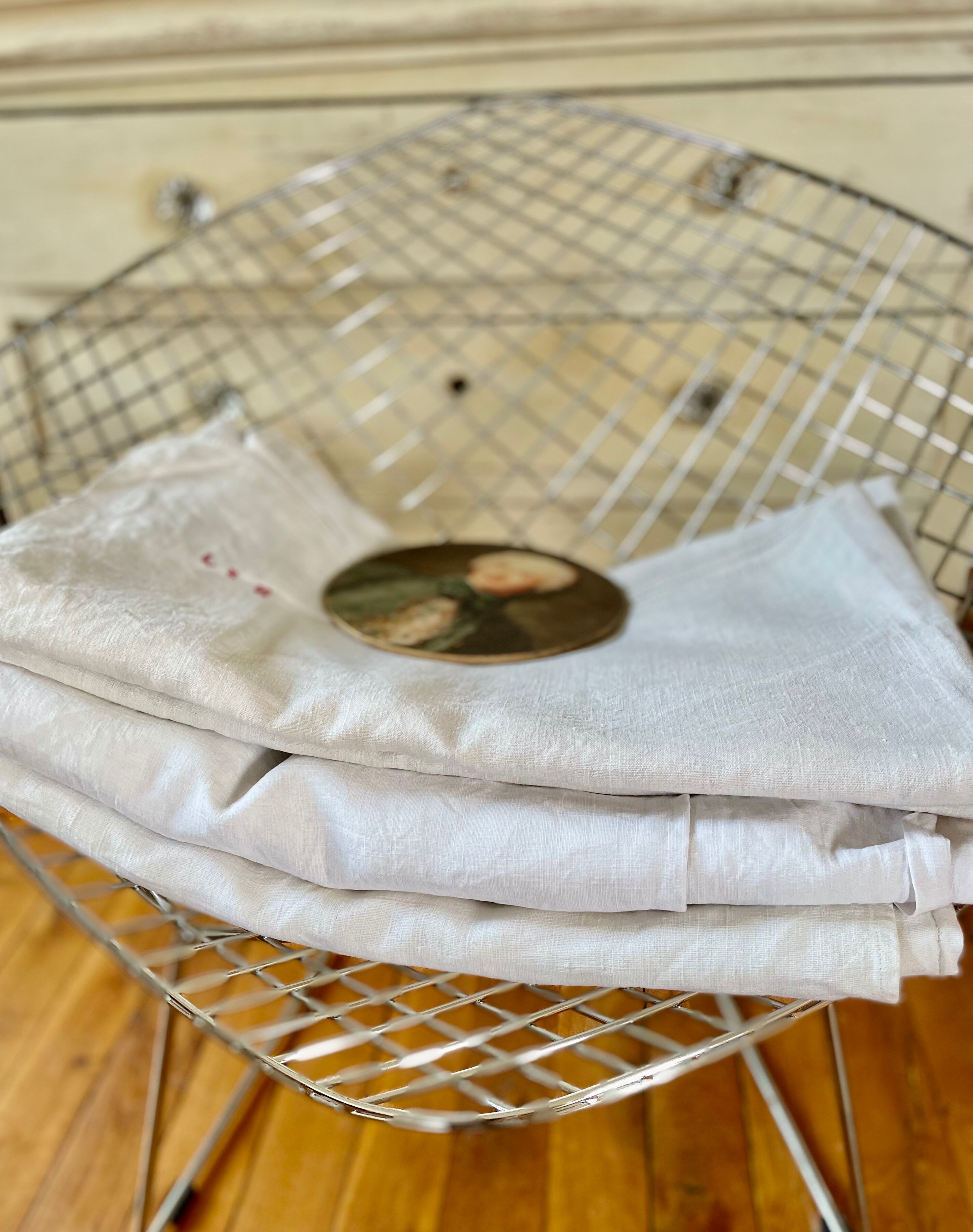 Antique sheet in embroidered hemp linen