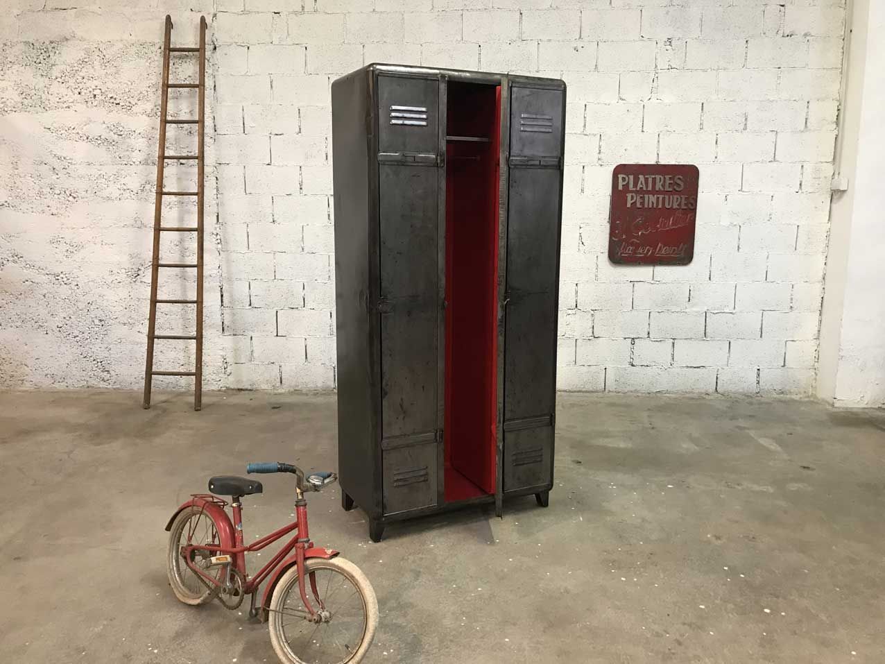 Industrial vintage wardrobe 3 doors