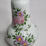 Ensemble pichet et gobelet en porcelaine décorés à la main
