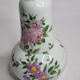 Ensemble pichet et gobelet en porcelaine décorés à la main