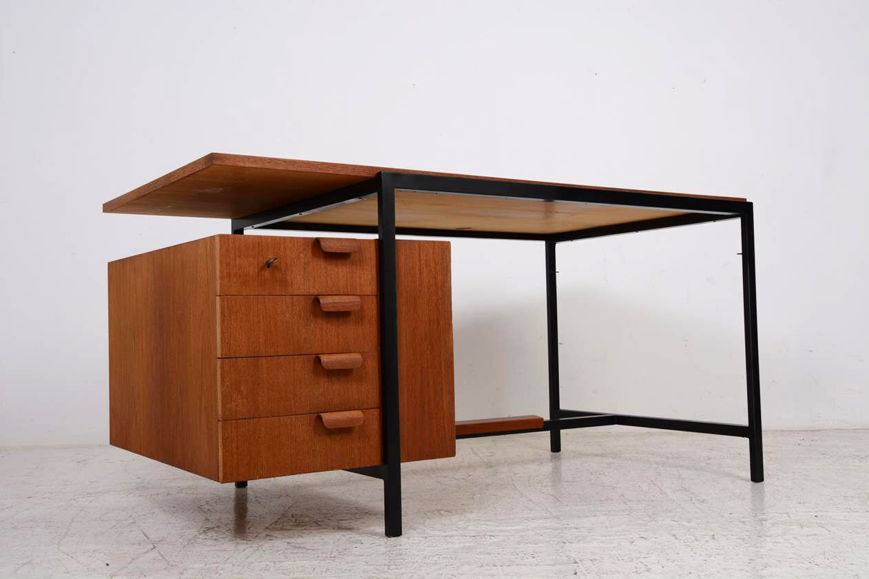 Bureau des années 50 en teck et métal.