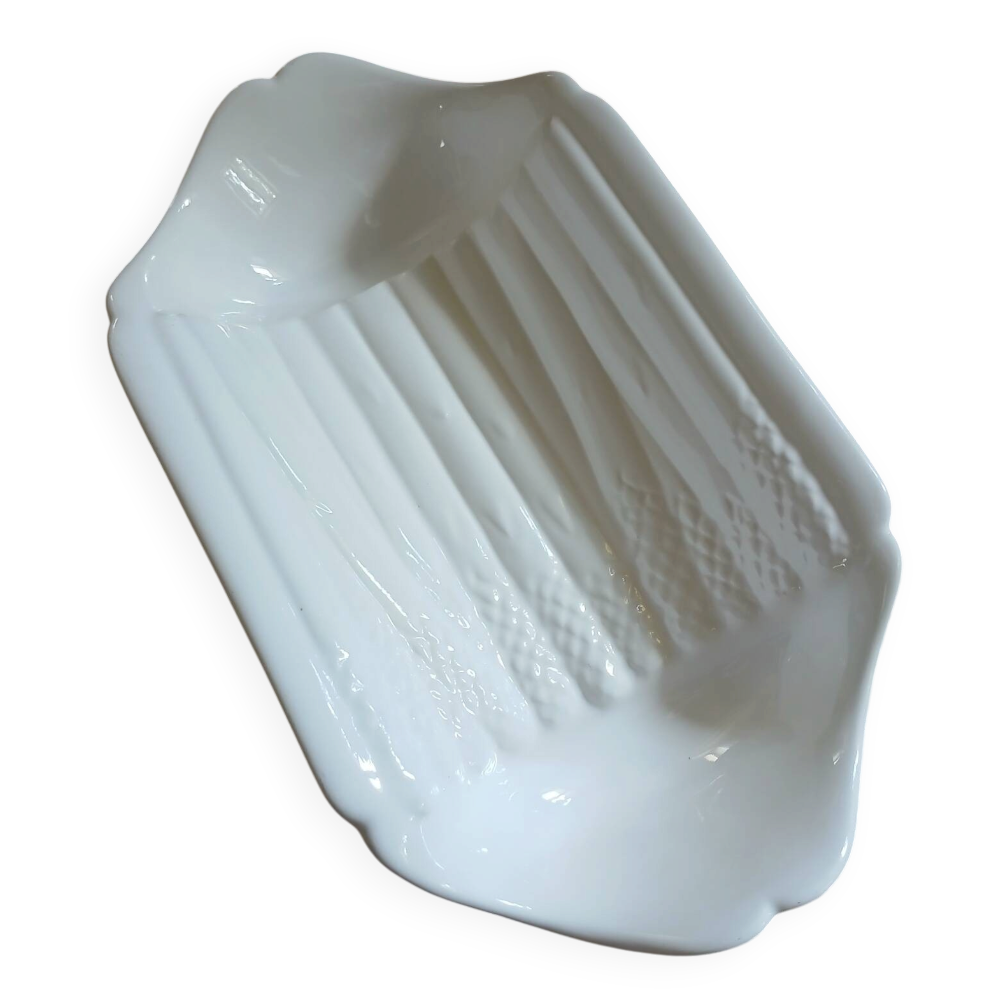 Old plate in slipware/asparagus