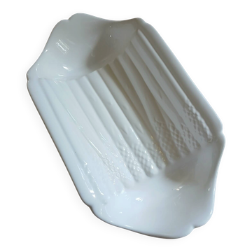 Old plate in slipware/asparagus
