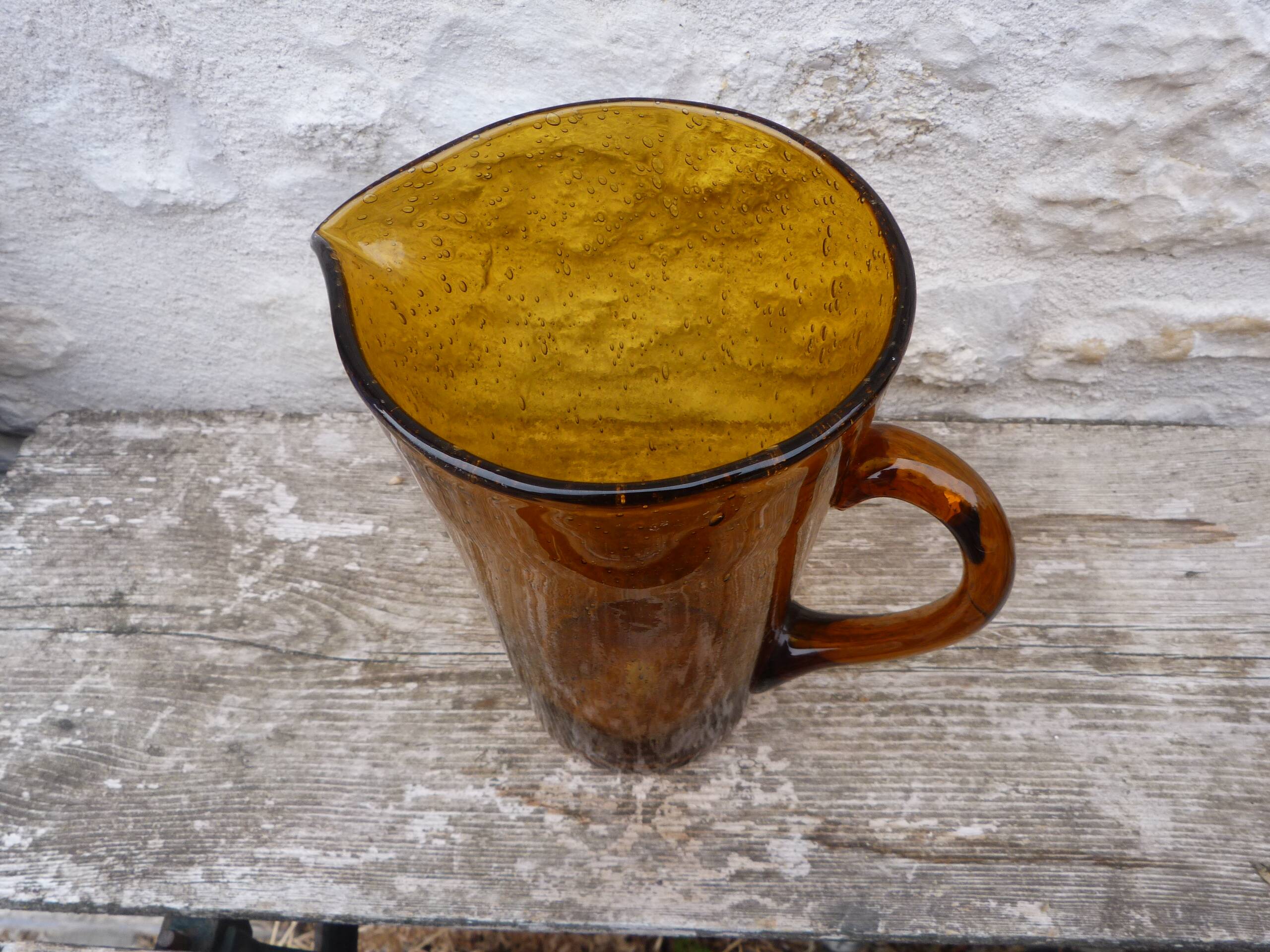 Pichet vintage en verre bullé ambre style Biot