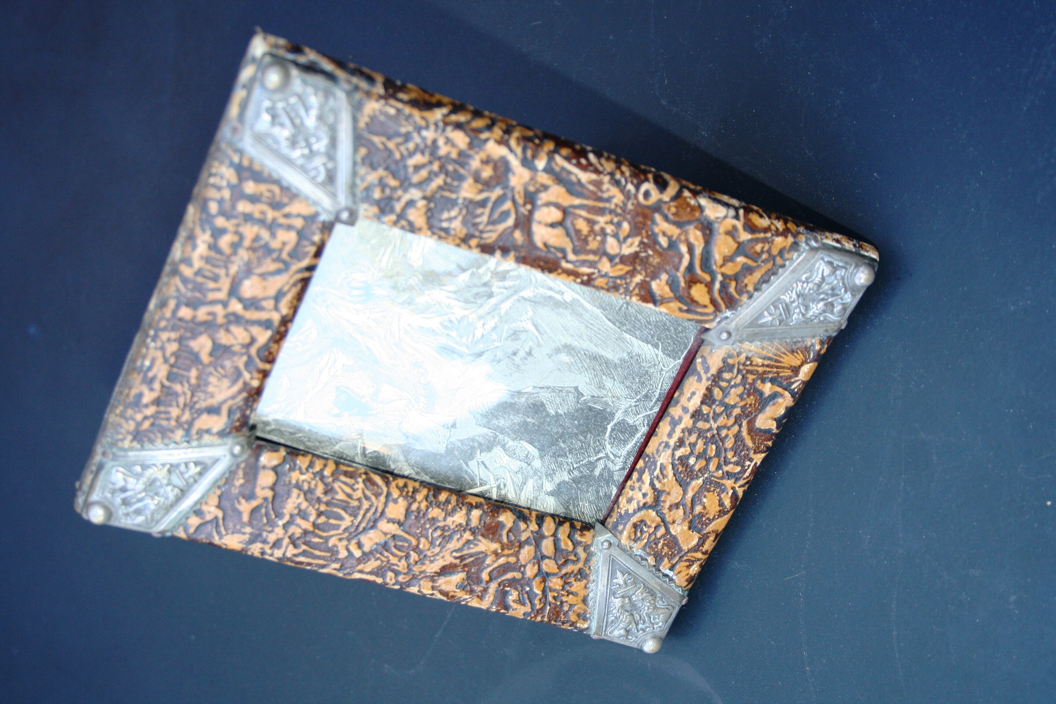 Frame in boiled cardboard and silver metal