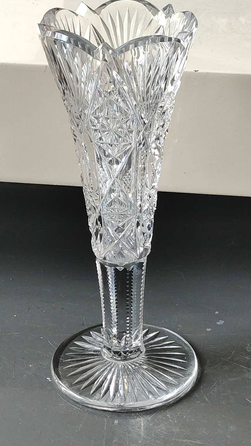 Tulip-shaped single-flower vase. Bohemian crystal. Stars/crosses, 21 cm