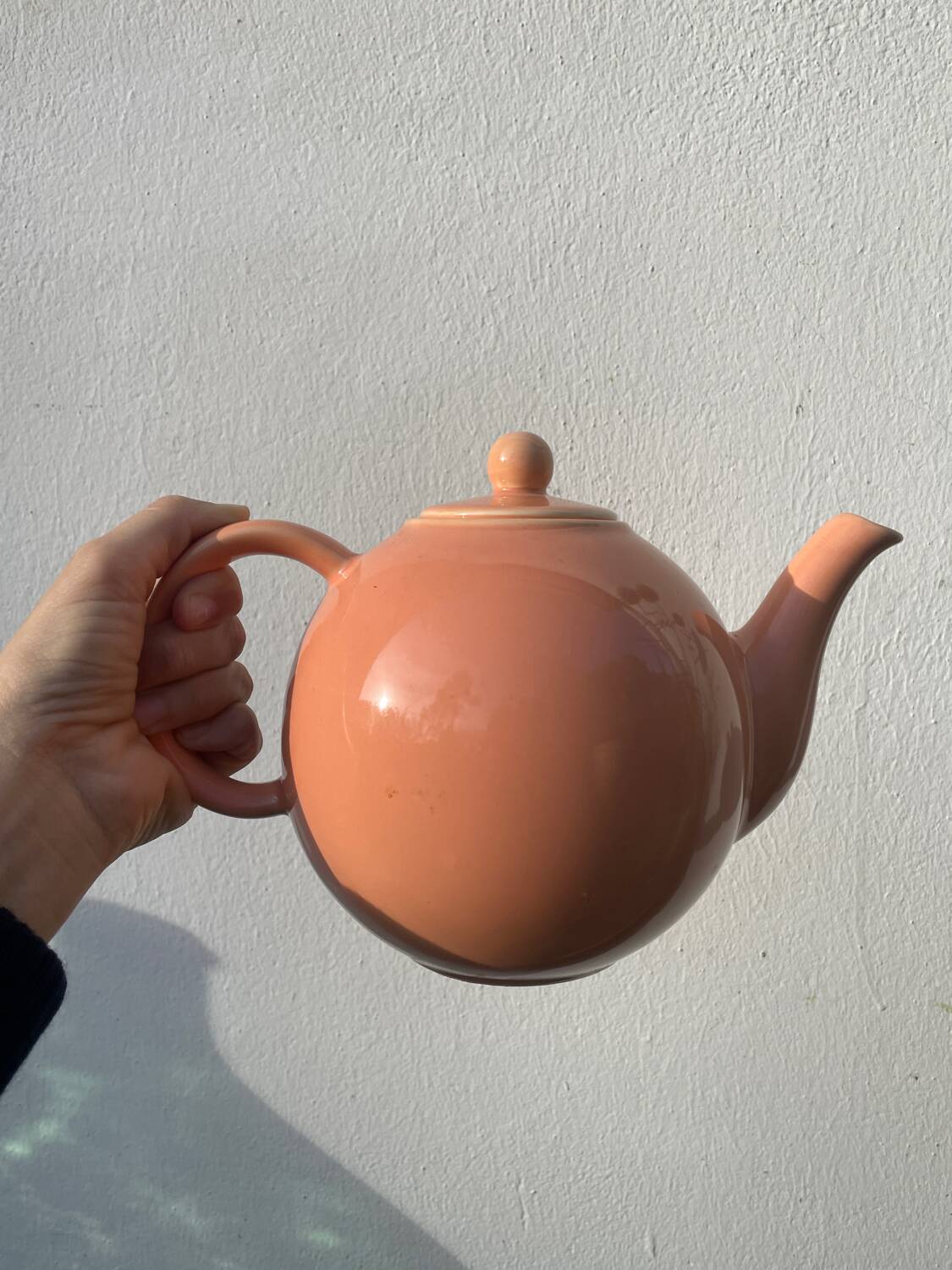 Salmon-colored ceramic teapot, Maison Pagnossin, Italy