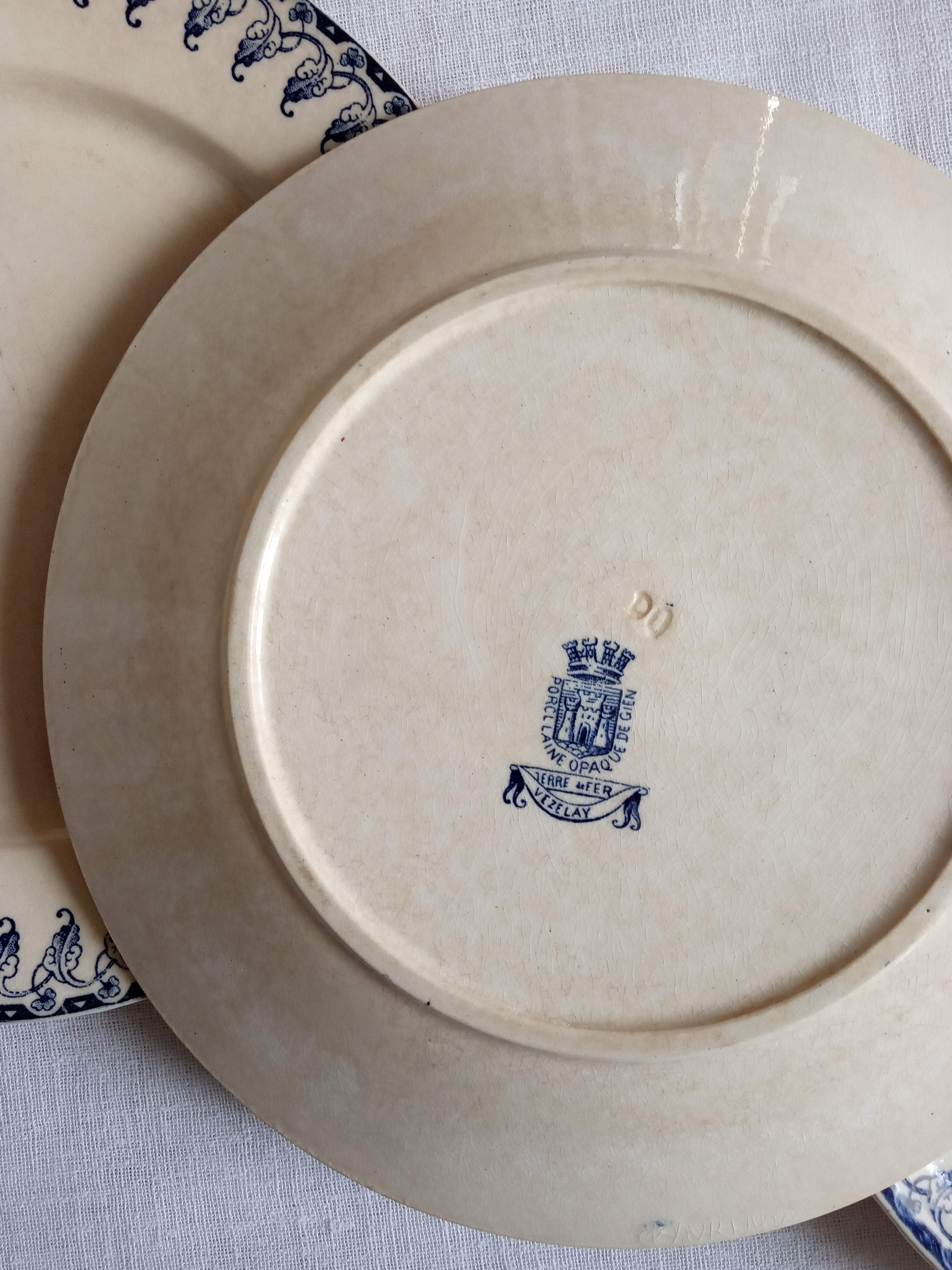 3 old flat plates, Gien, Vezelay blue décor