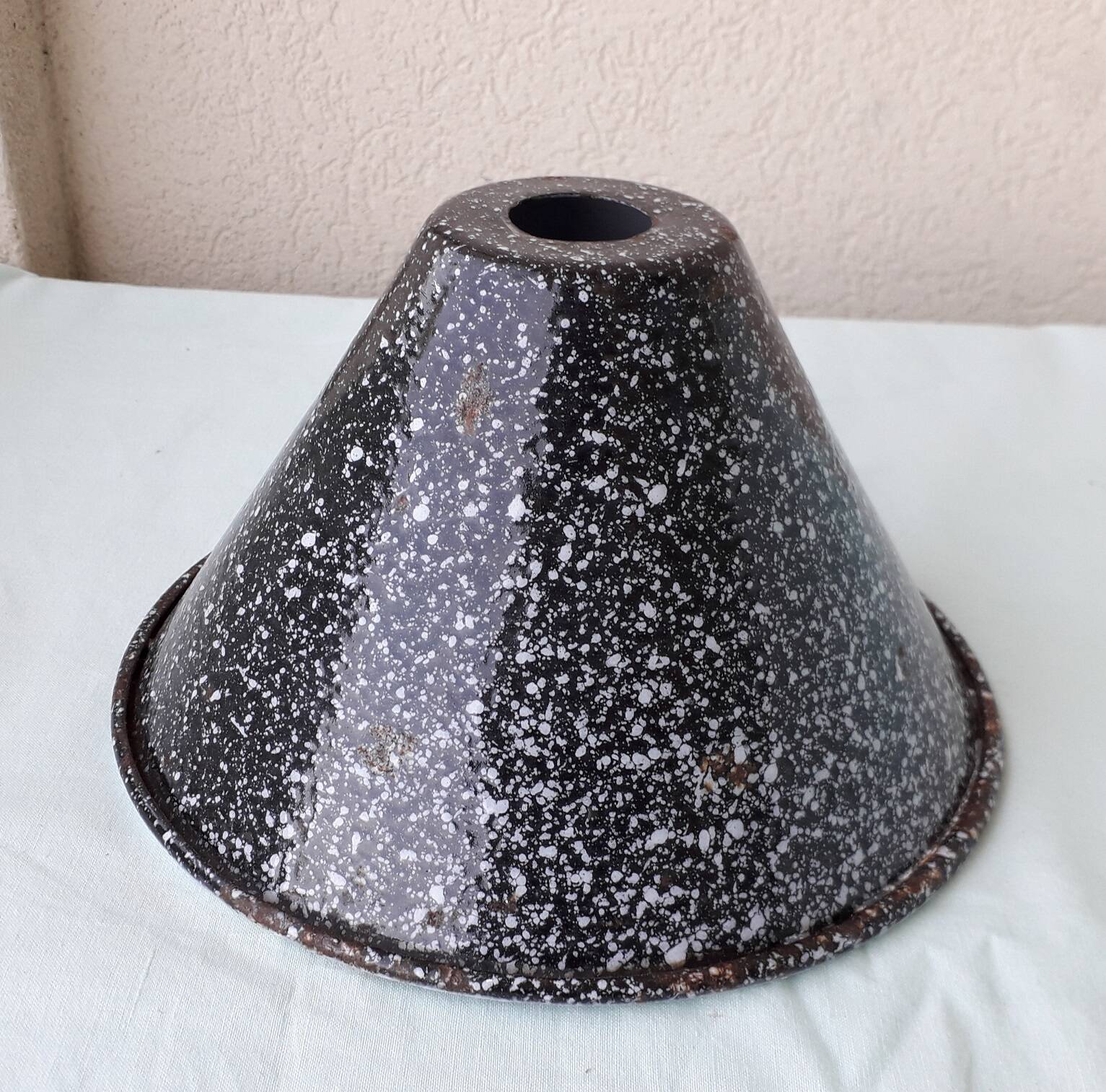Enamelled sheet metal lampshade