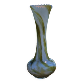 Vase in opaline