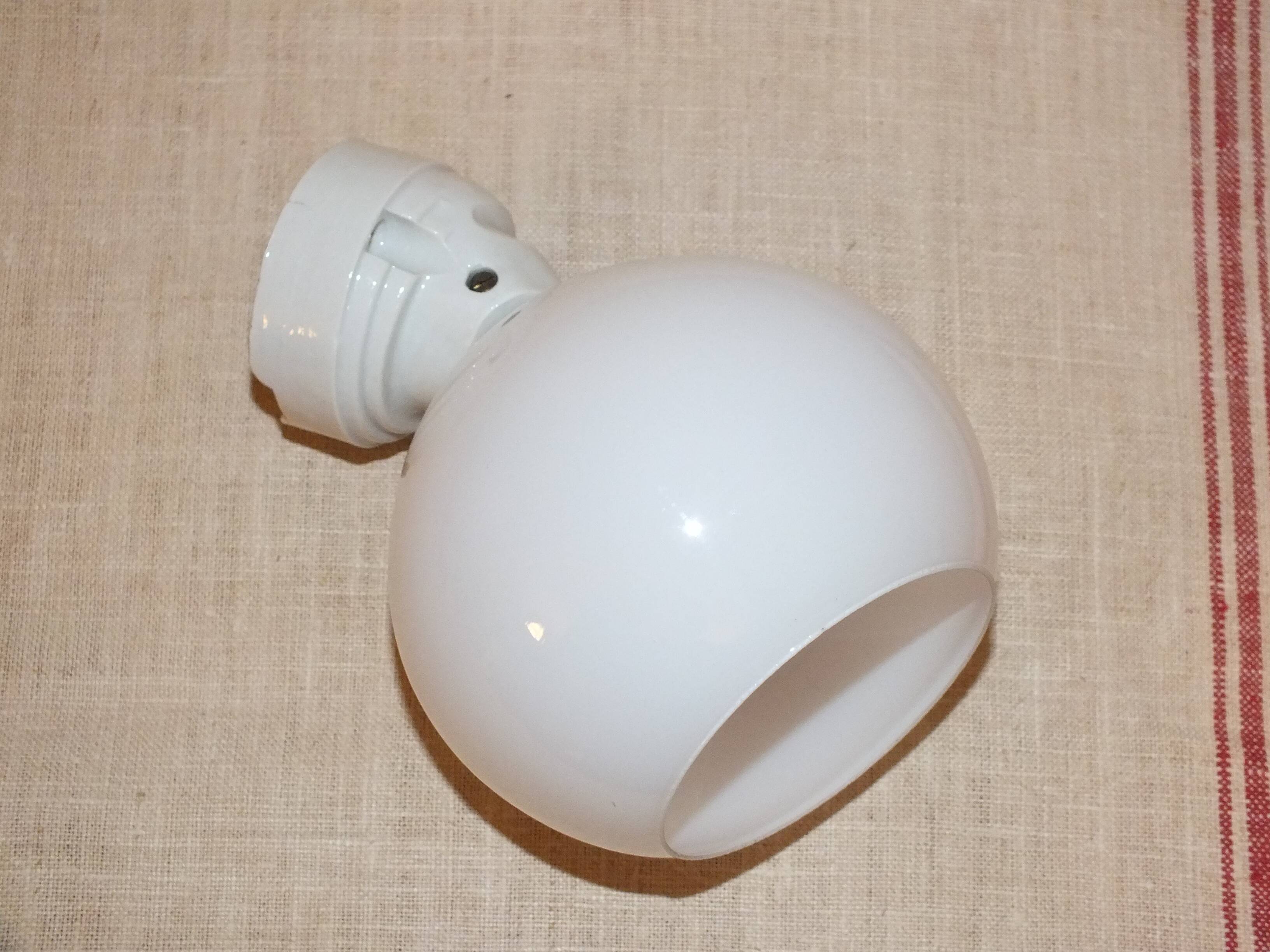 Art Deco bathroom light in opaline and porcelain