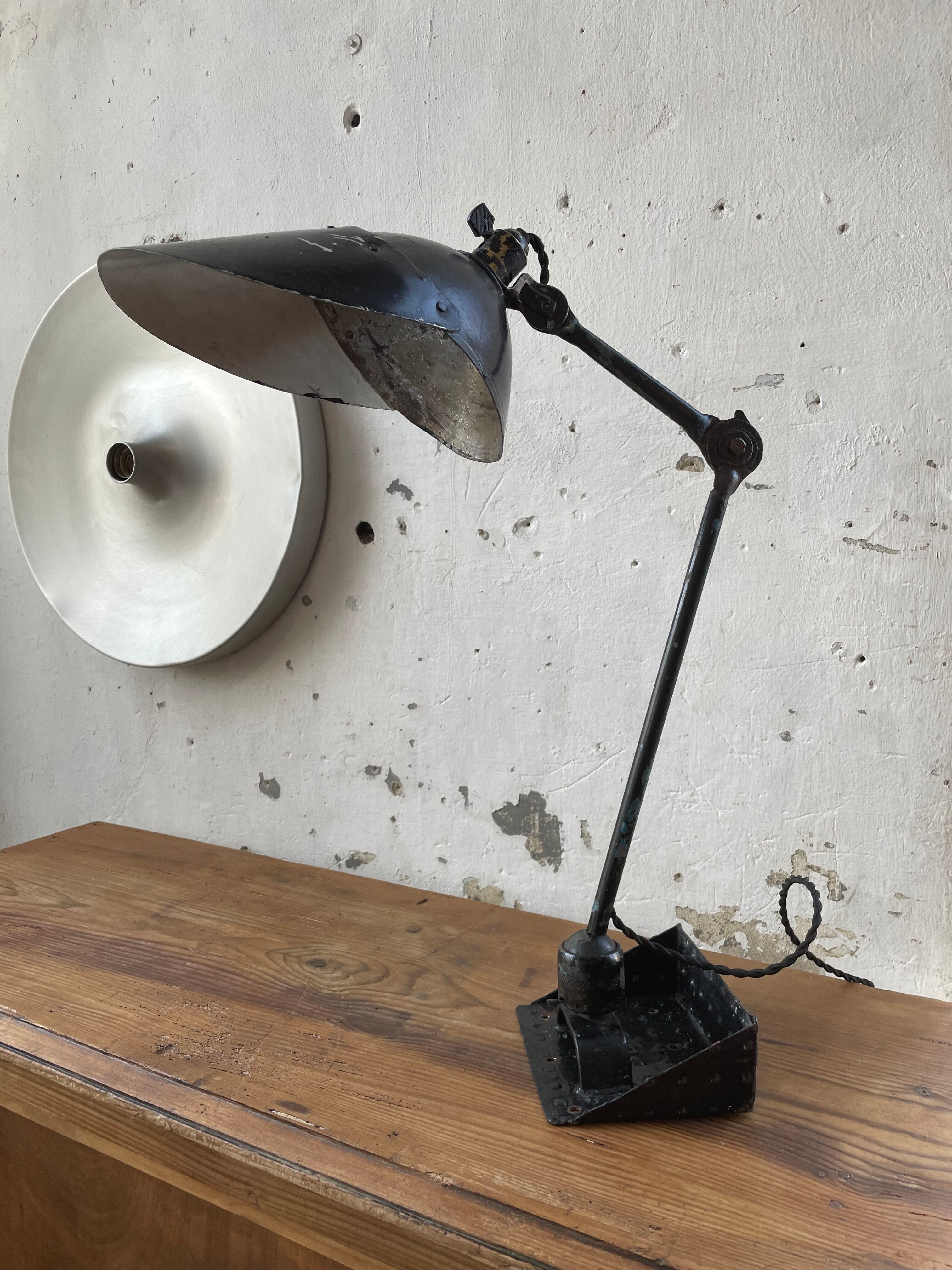 Articulated workshop lamp ravel ball joints