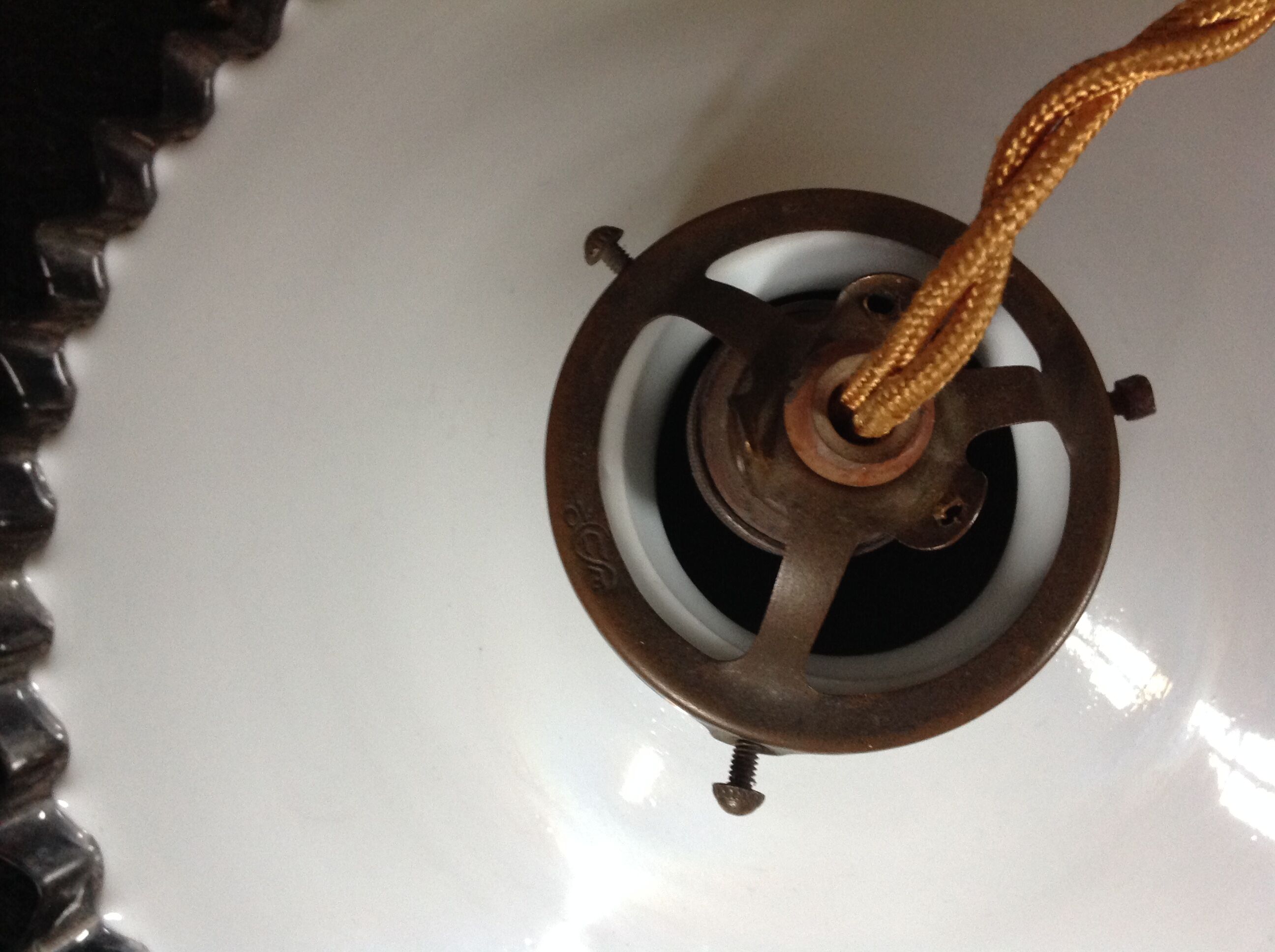 Duo de suspensions en opaline vintage
