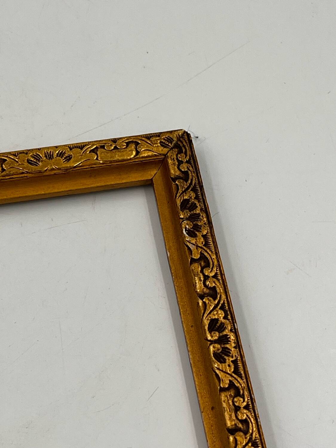 Set of 4 gold frames