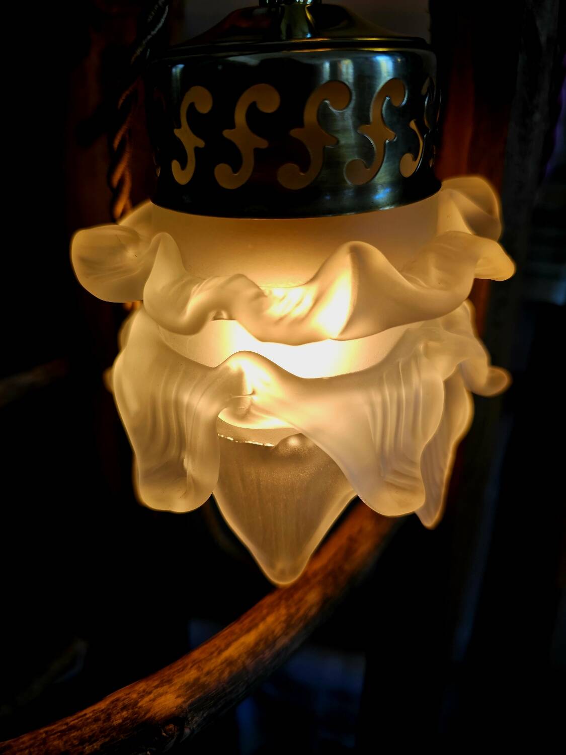 Glass paste flower suspension