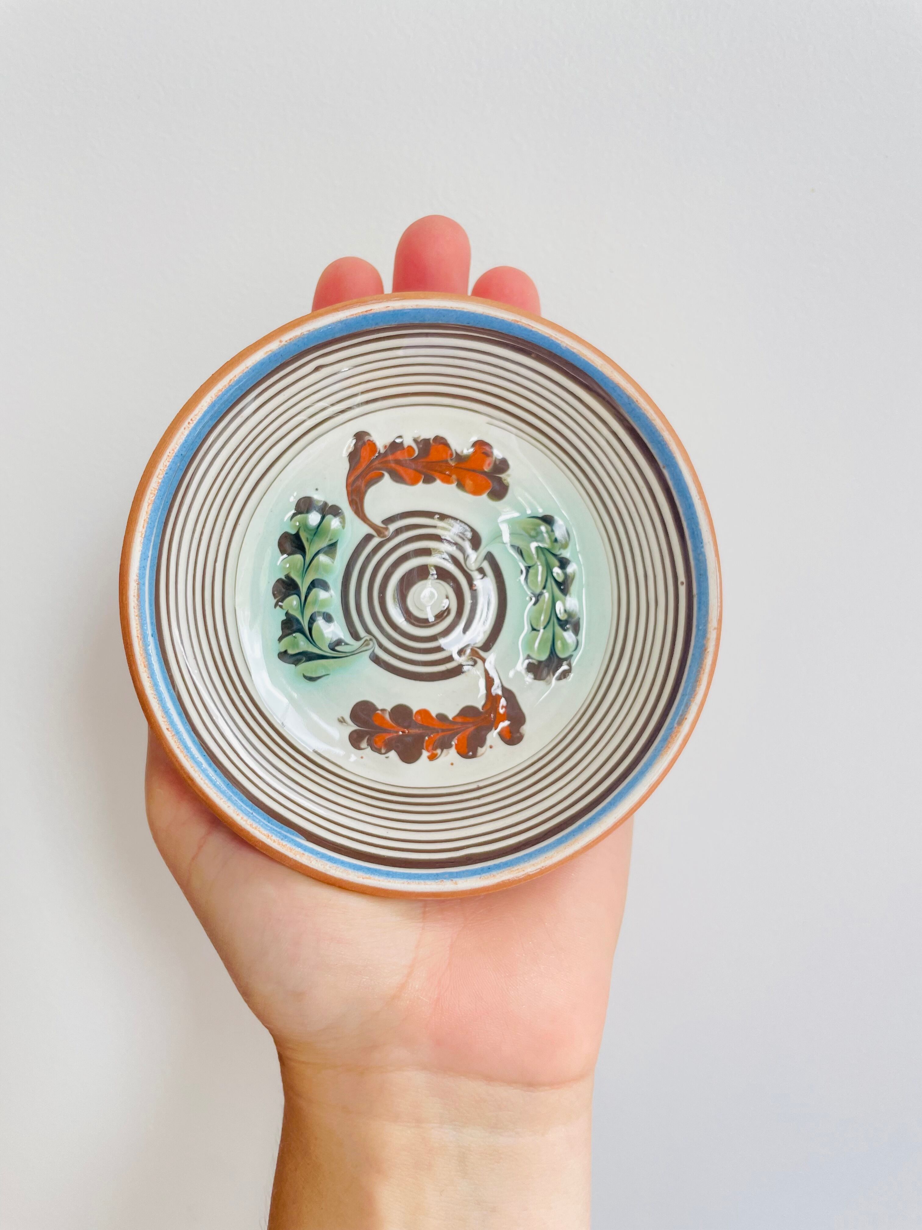 Romanian handicraft ceramic plate