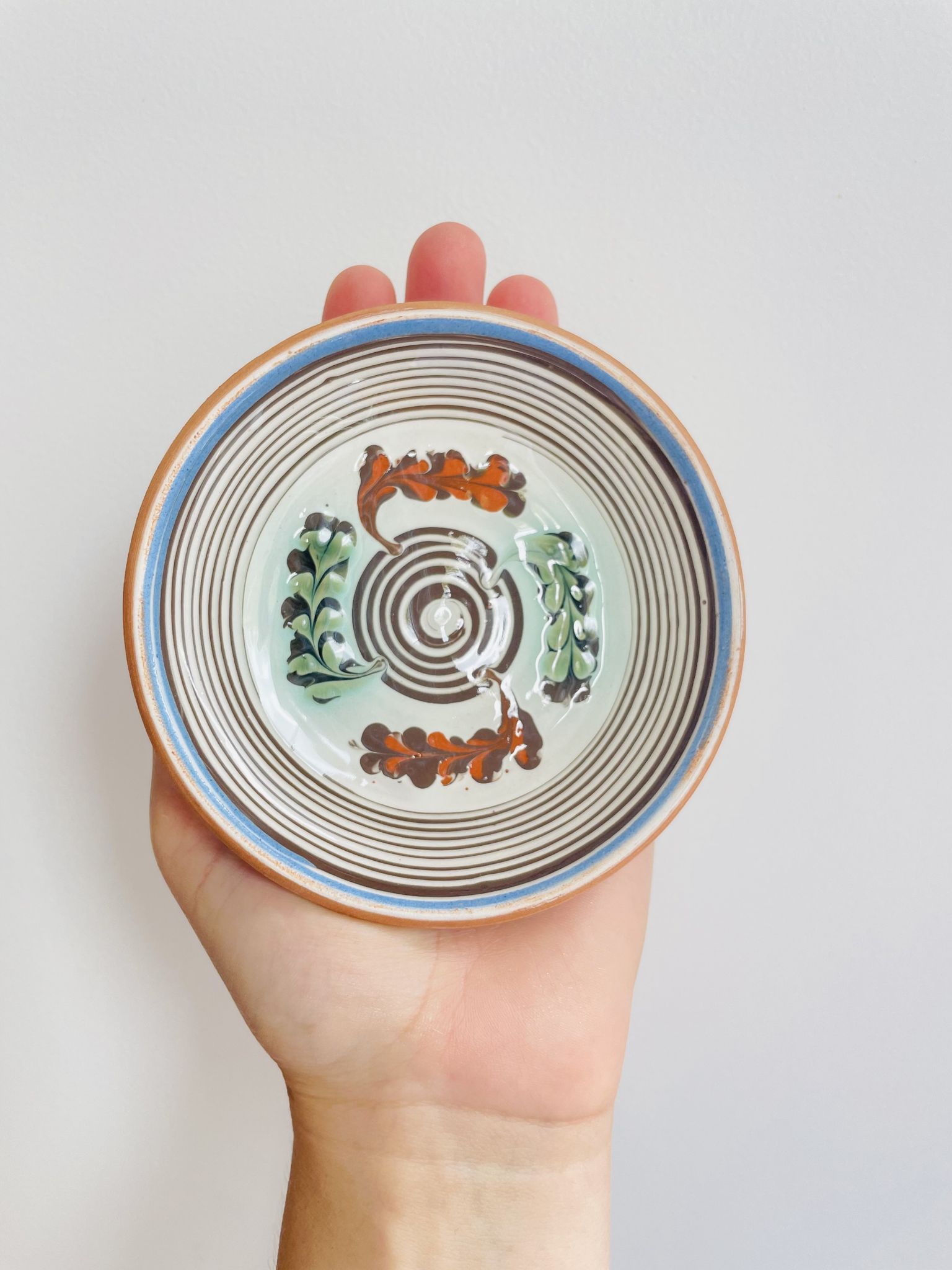 Assiette en céramique artisanat roumain