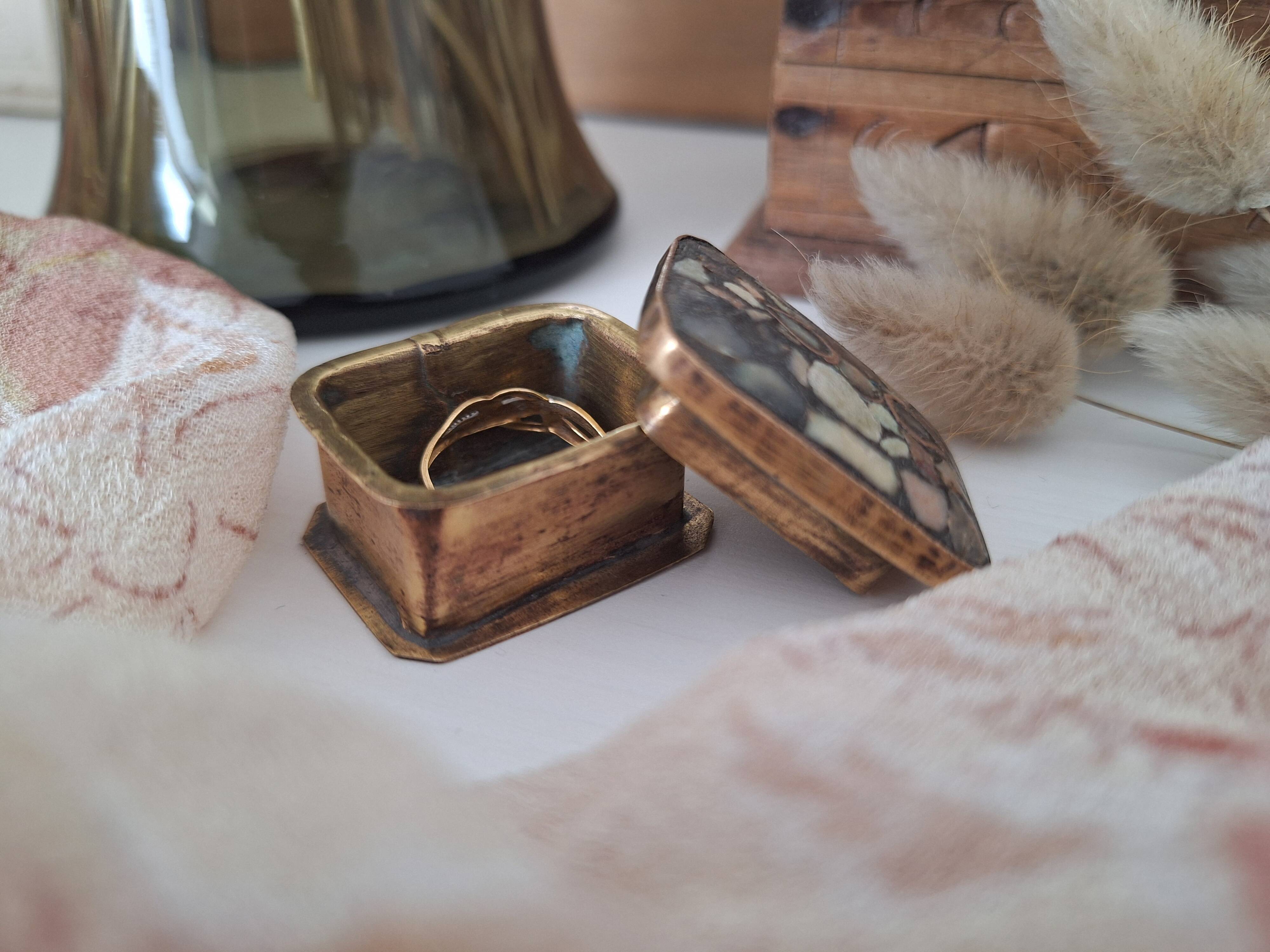 Vintage rectangle ring box