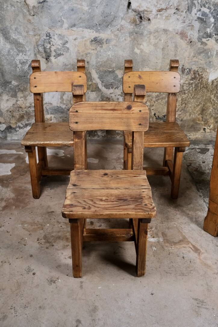 Set of 4 brutalist pine chairs, Italy, 1960s