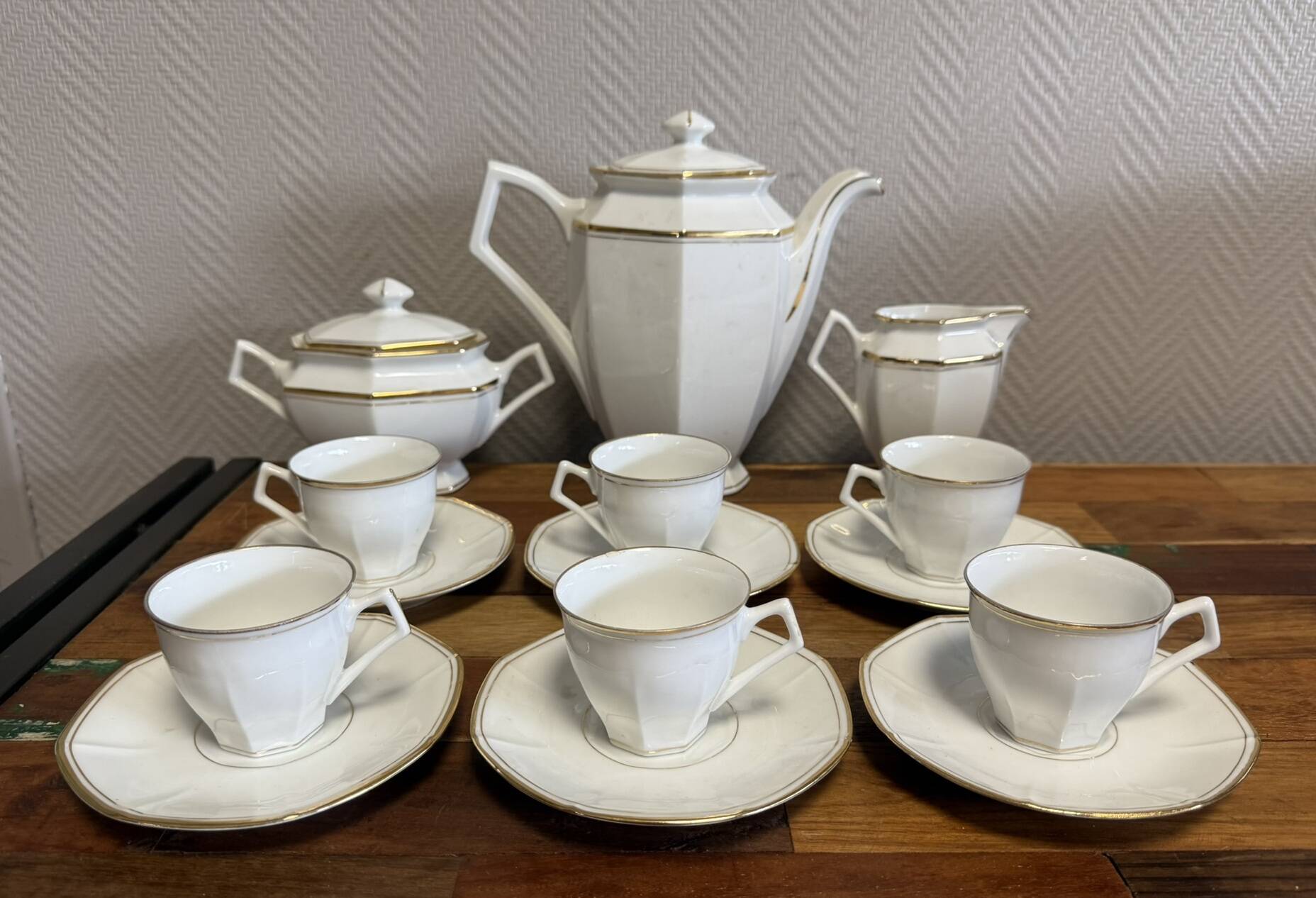 Lourioux-Foecy: 15-piece Art Deco style porcelain coffee service