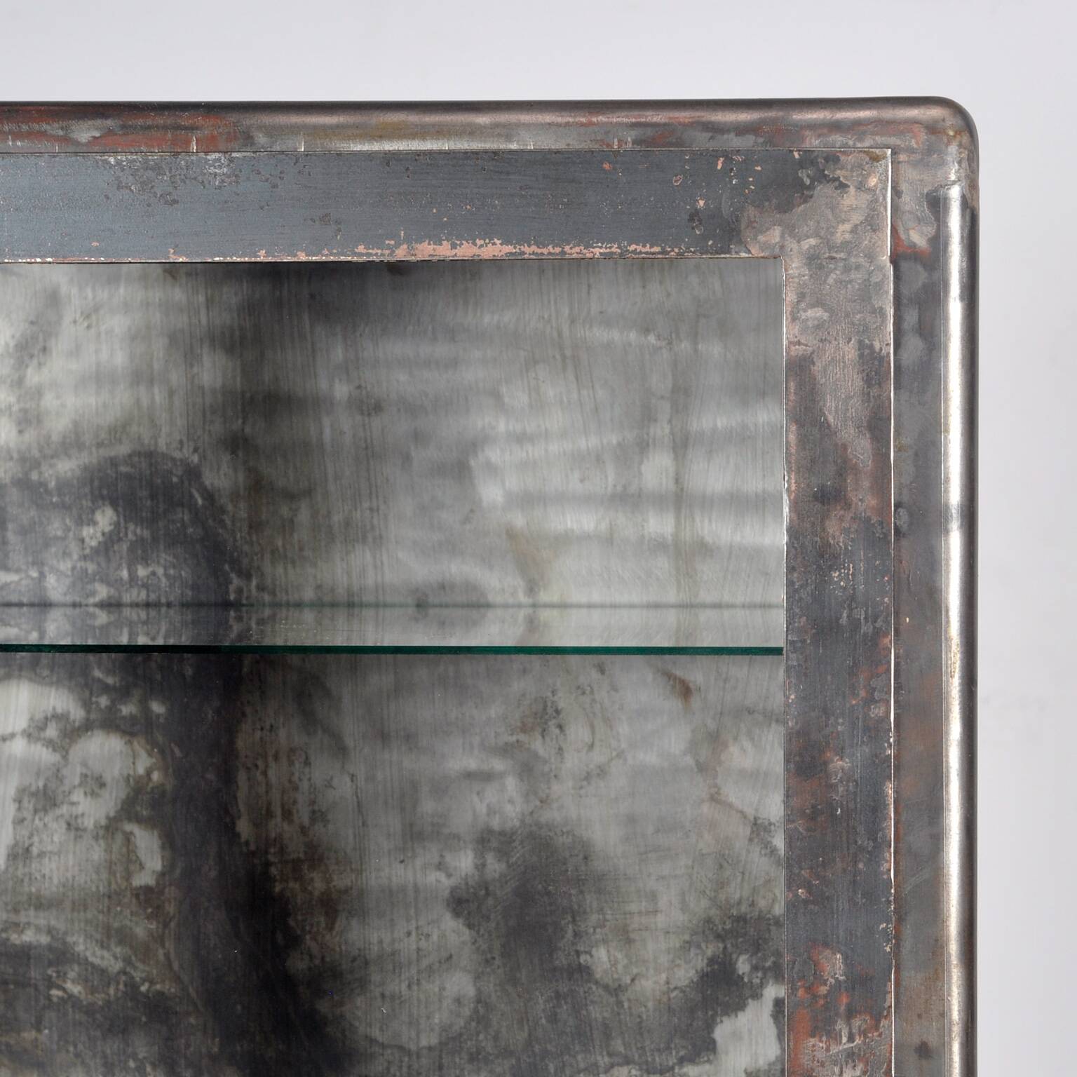 Armoire Médicale En Fer De L'Ukraine, 1970