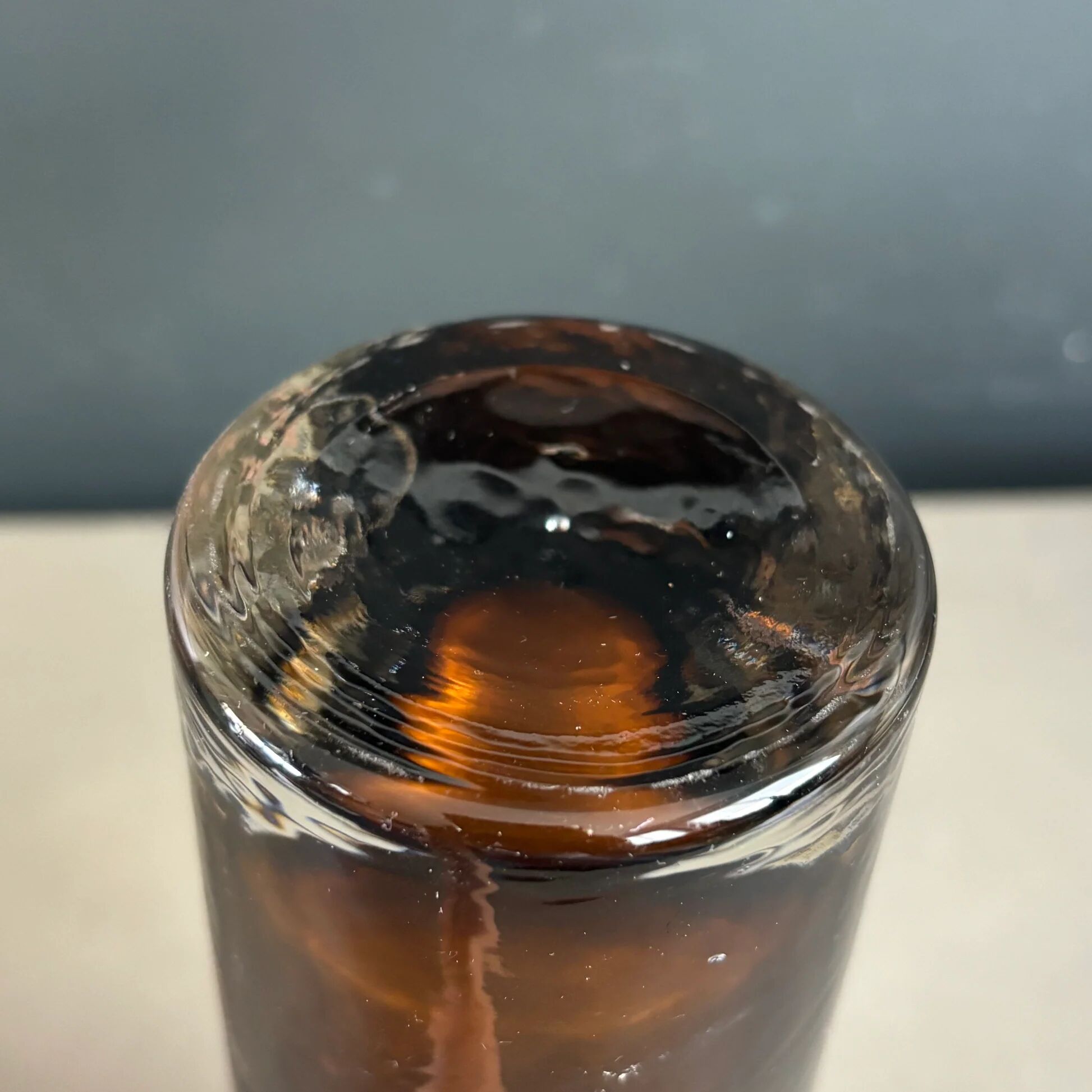 Grand bougeoir en verre moulé marron - Ref 1350