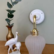 Applique coudée tulipe vintage en verre granité blanc