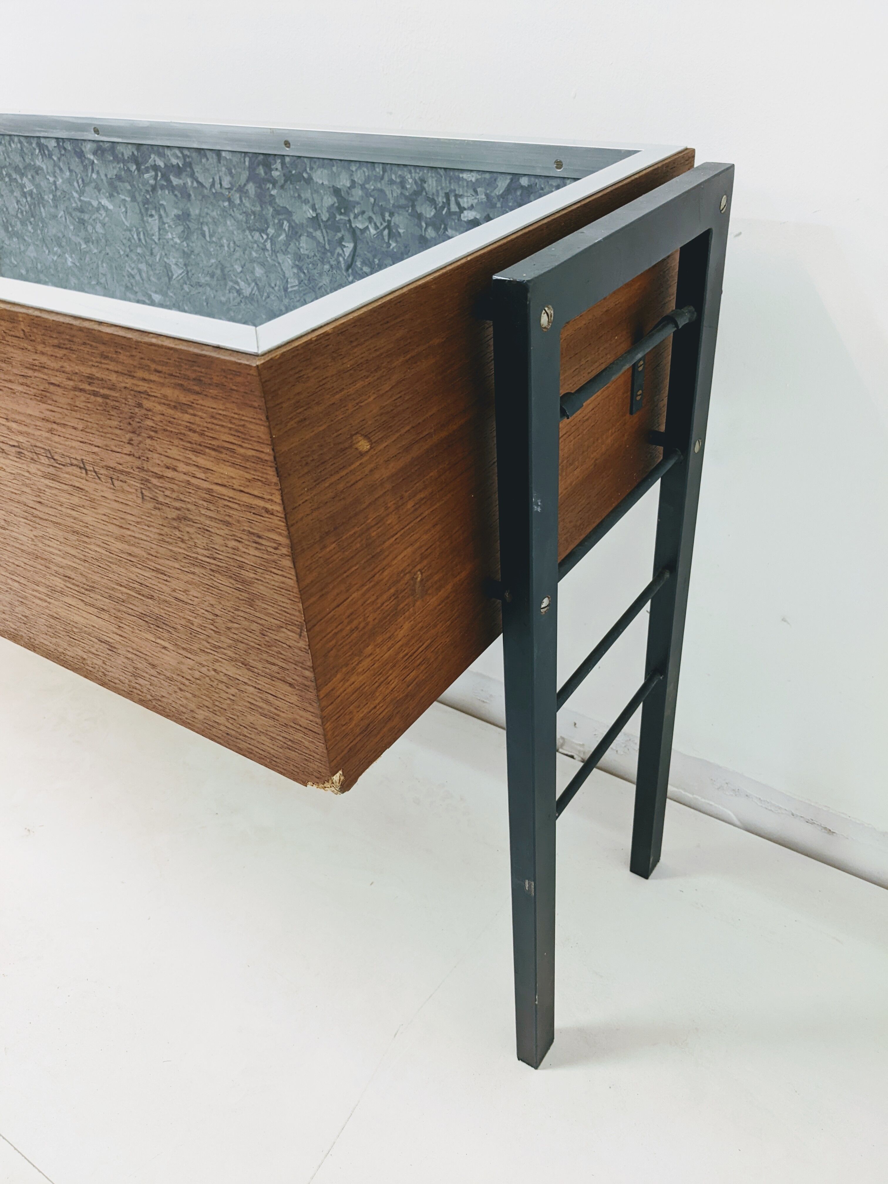 Vinyl furniture / plant / industrial style in teak