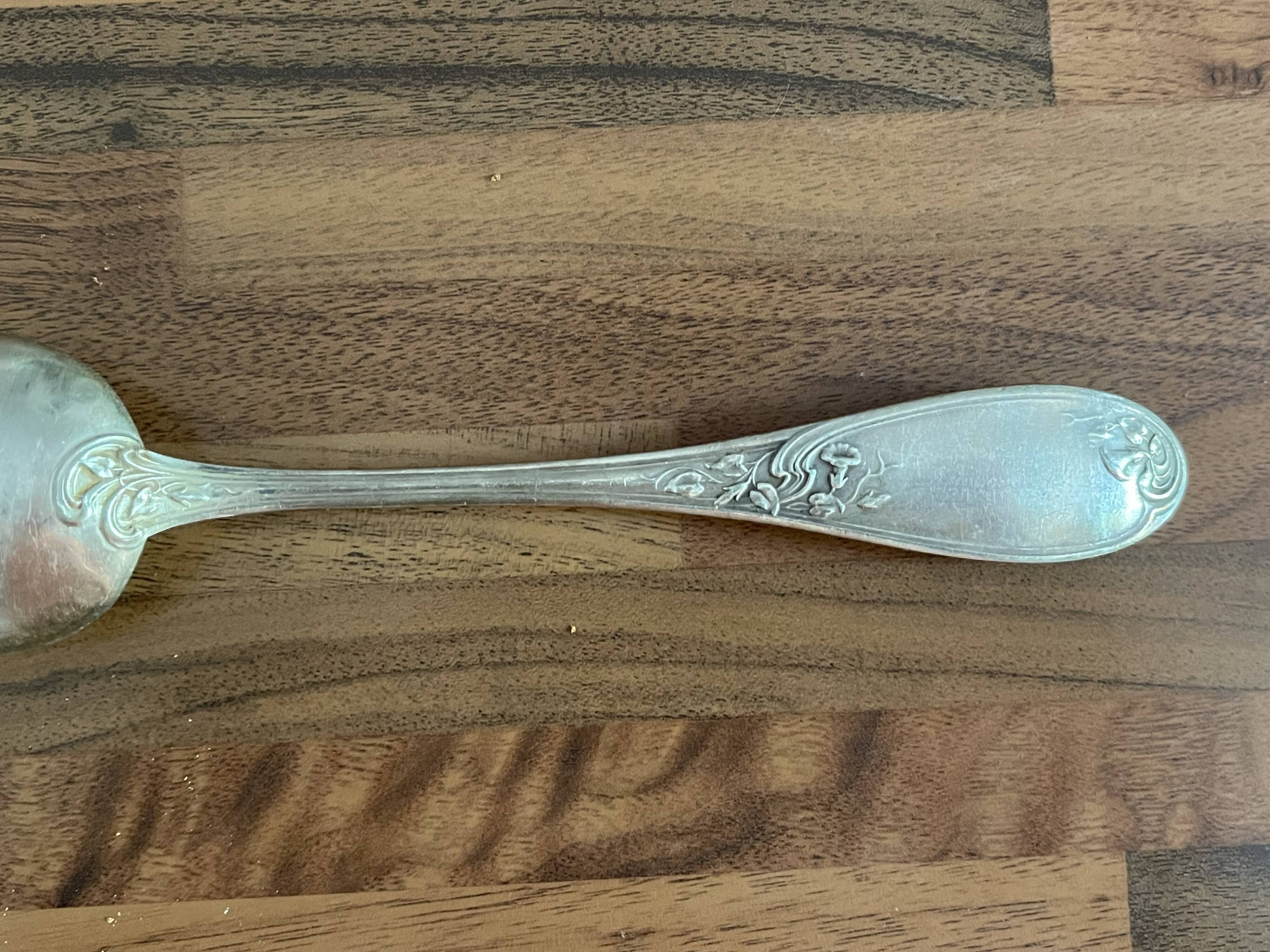 Set of 11 silver-plated metal soup spoons 84g