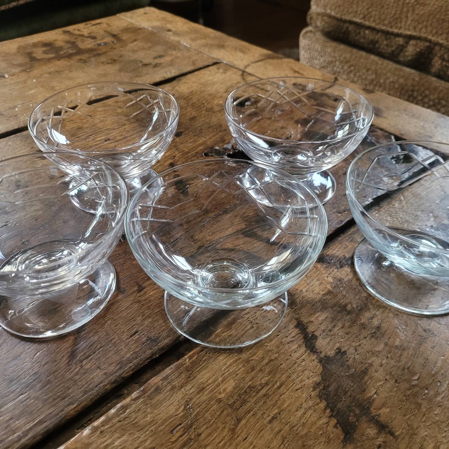 5 coupes à dessert en verre taillé, France années 60