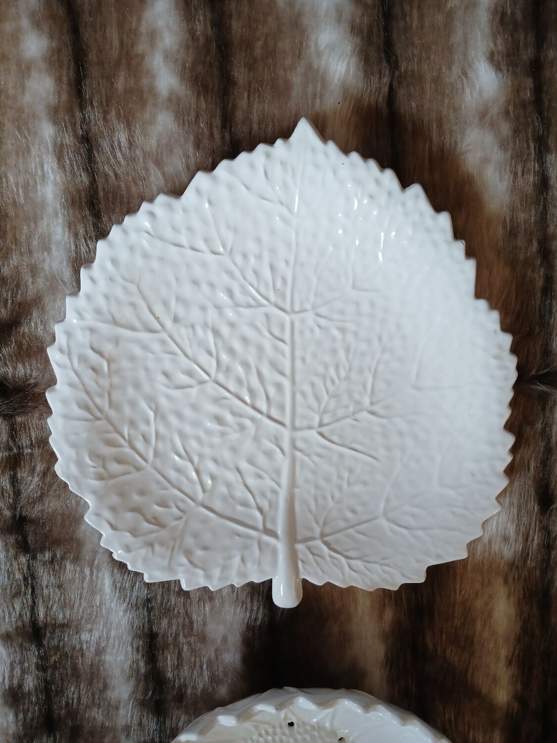Plate + fruit drainer in earthenware
