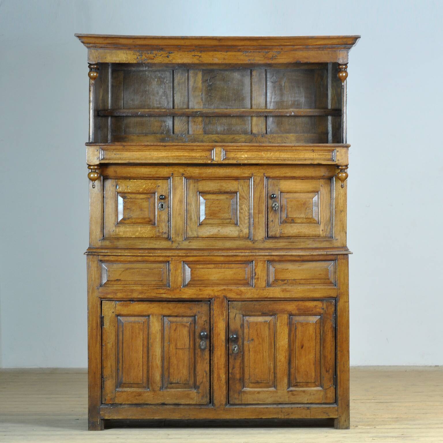 Oak tridarn cabinet, circa 1710