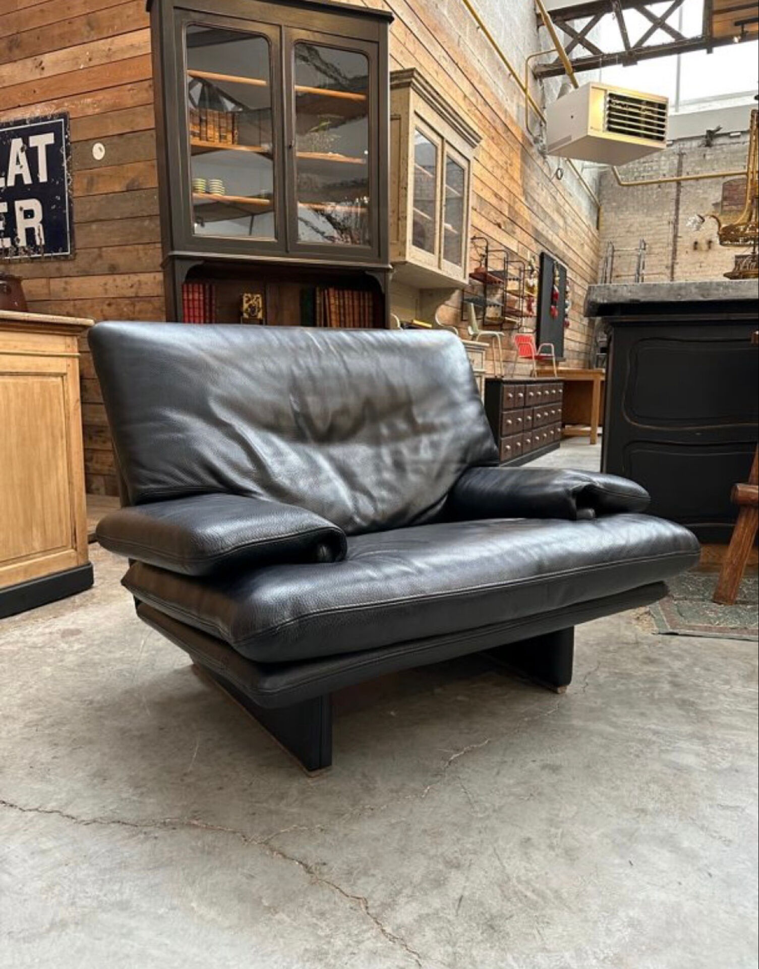 Black leather sofa – Italian design – 1980s