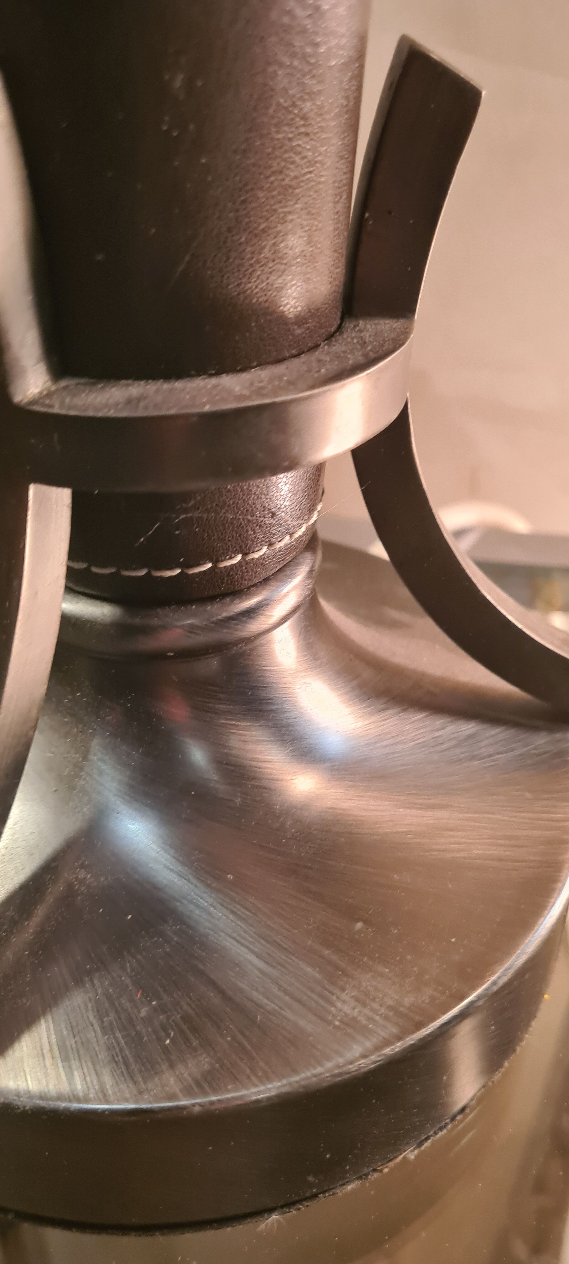 Lamp 1970 sheathed in brown leather iron brush 48xh74