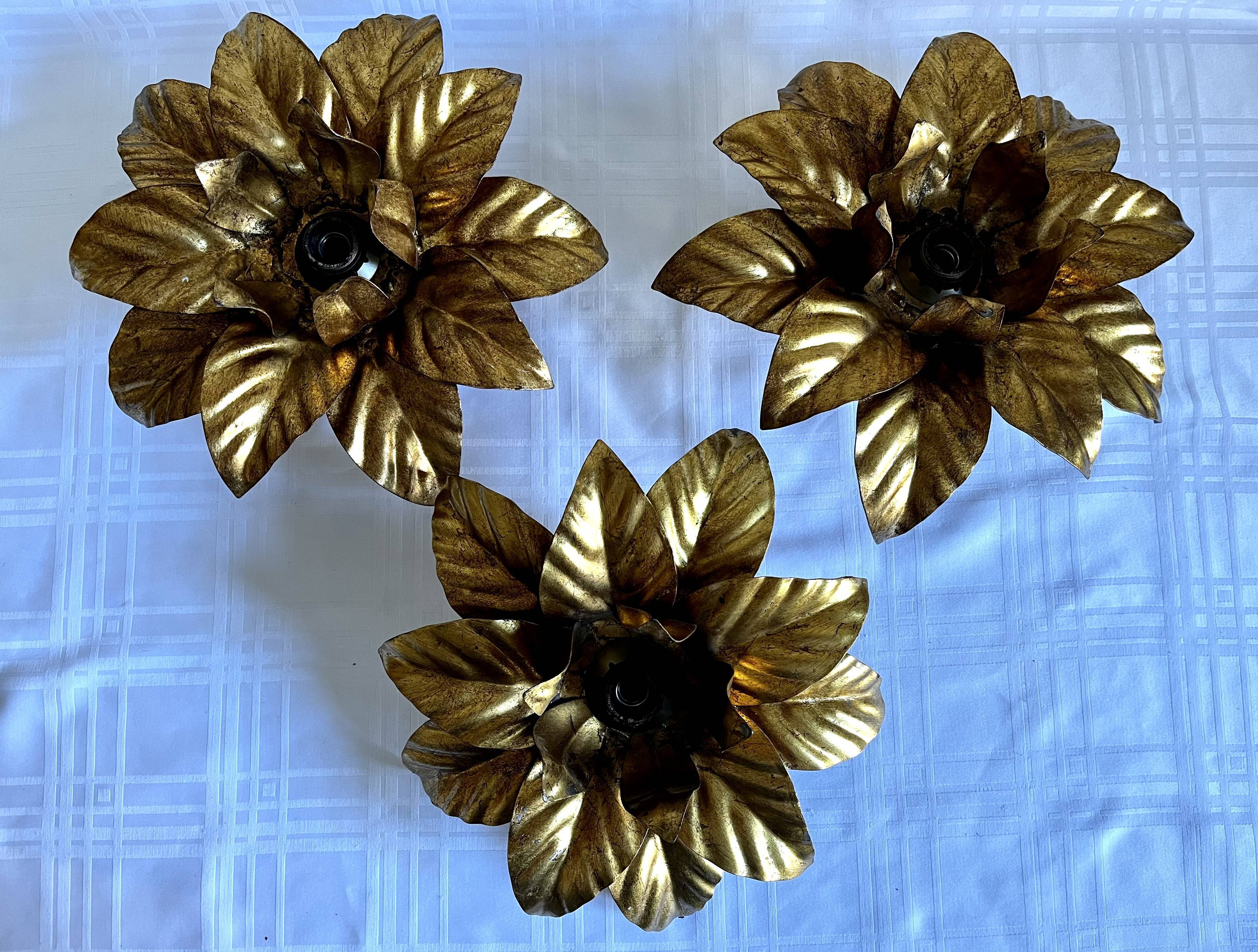 Trio appliques golden flowers