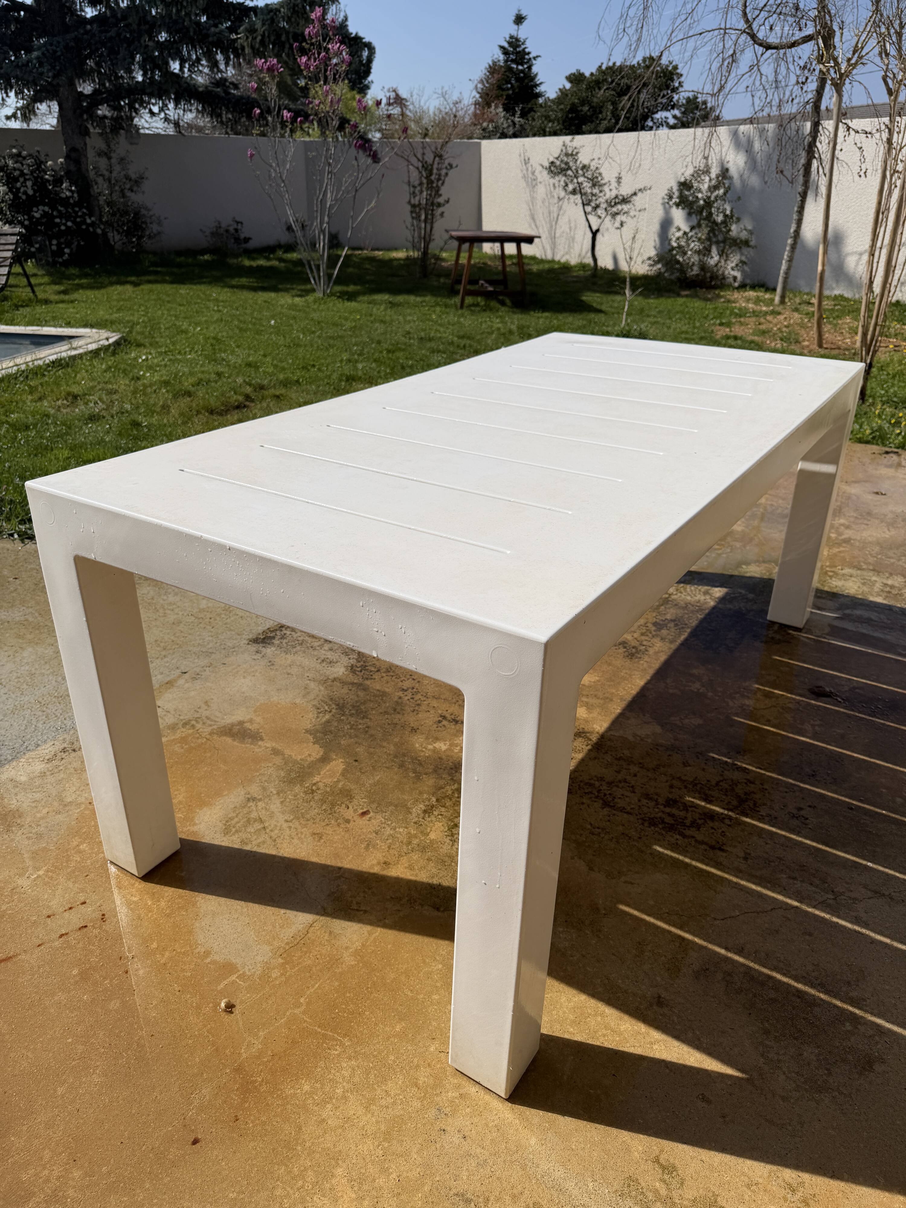 Table vondom