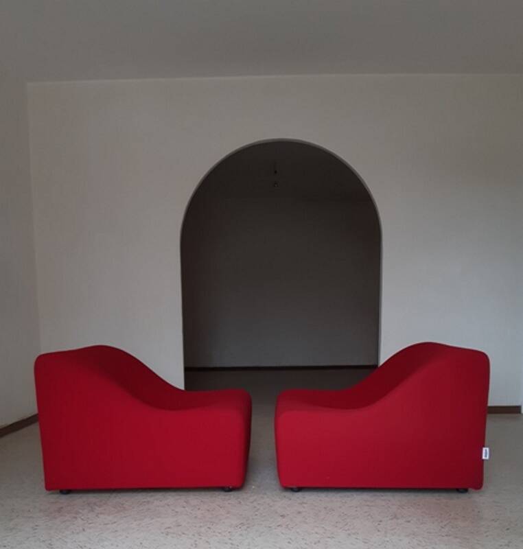 Pair of swivel chromatic lounge chairs by Kwok Hoi Chan, Steiner