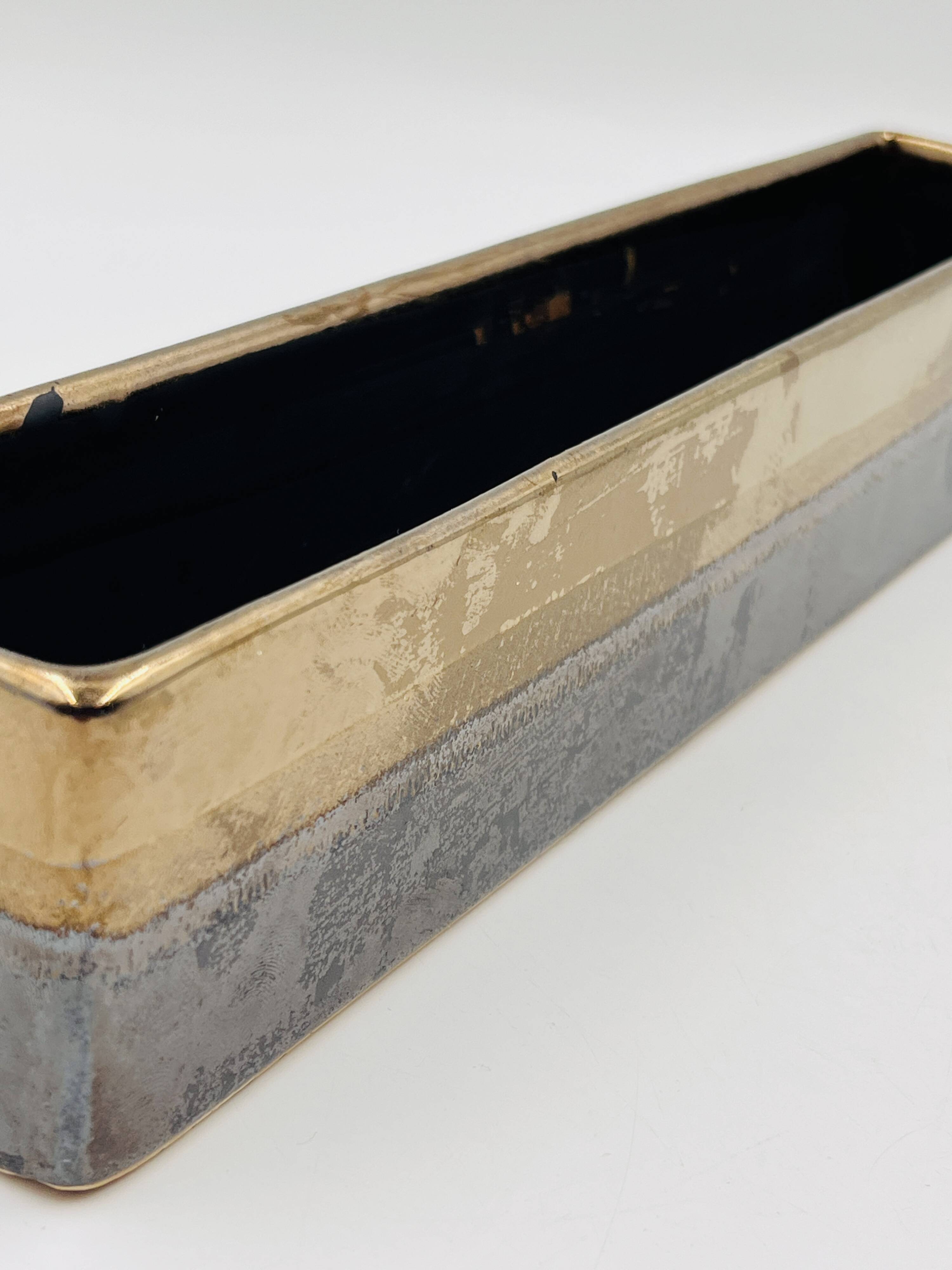 Rectangular plant pot