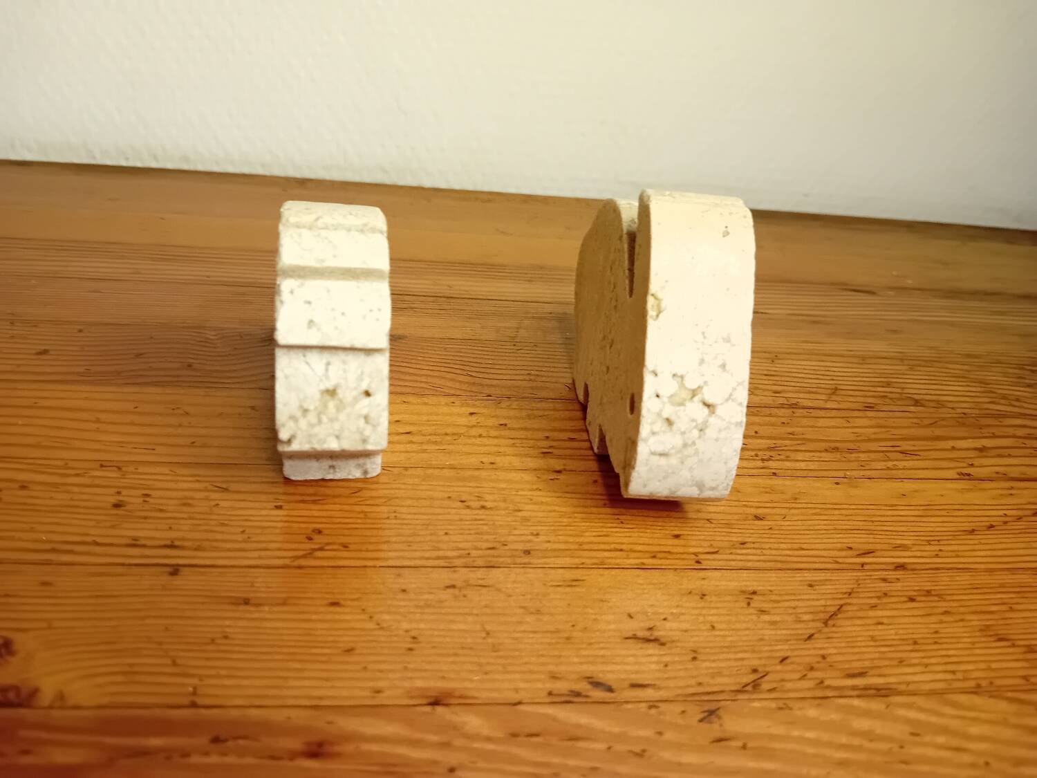 Fratelli Manelli 1970 travertine figurines