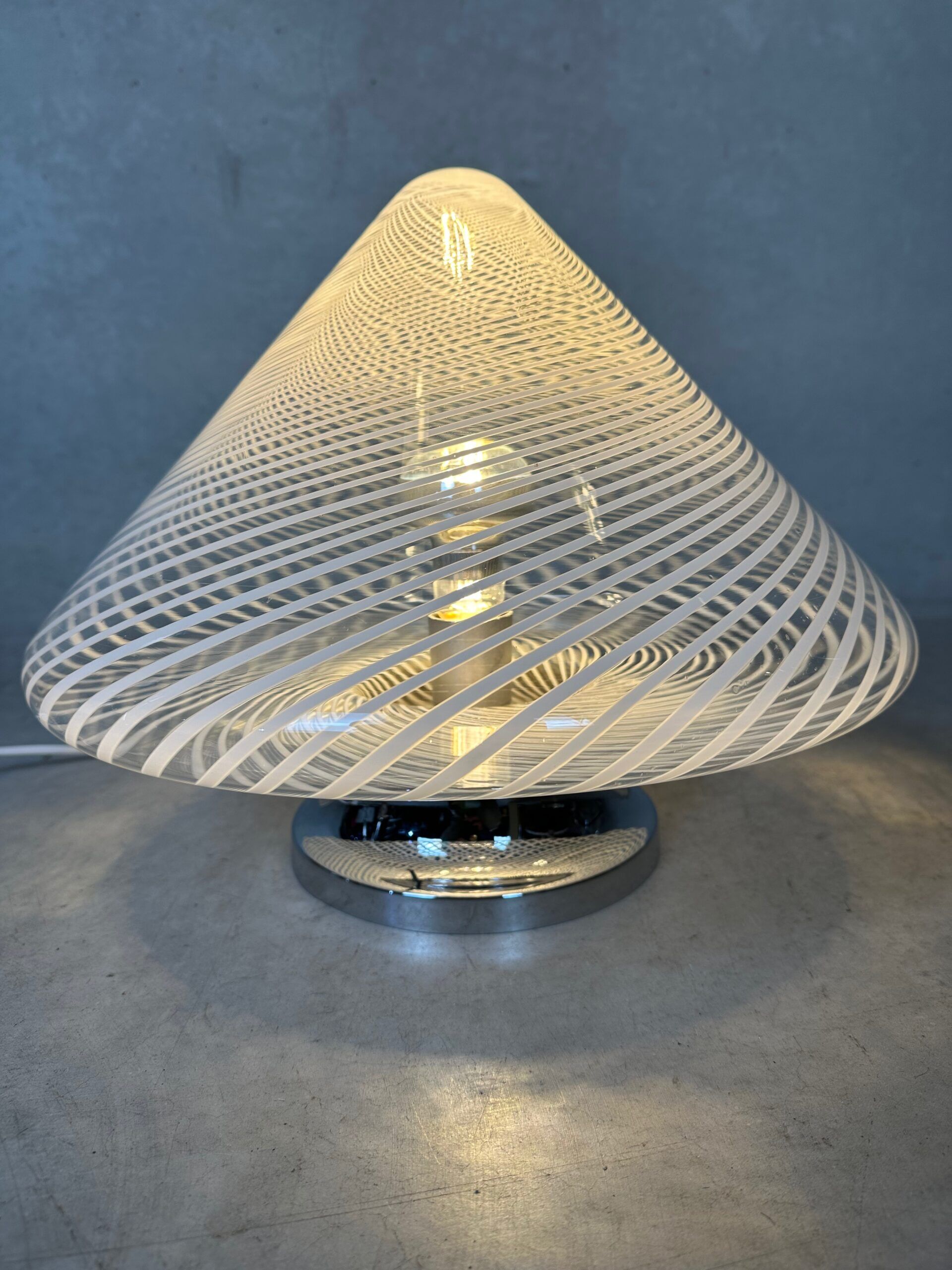 Vintage Murano swirl table lamp – Itre