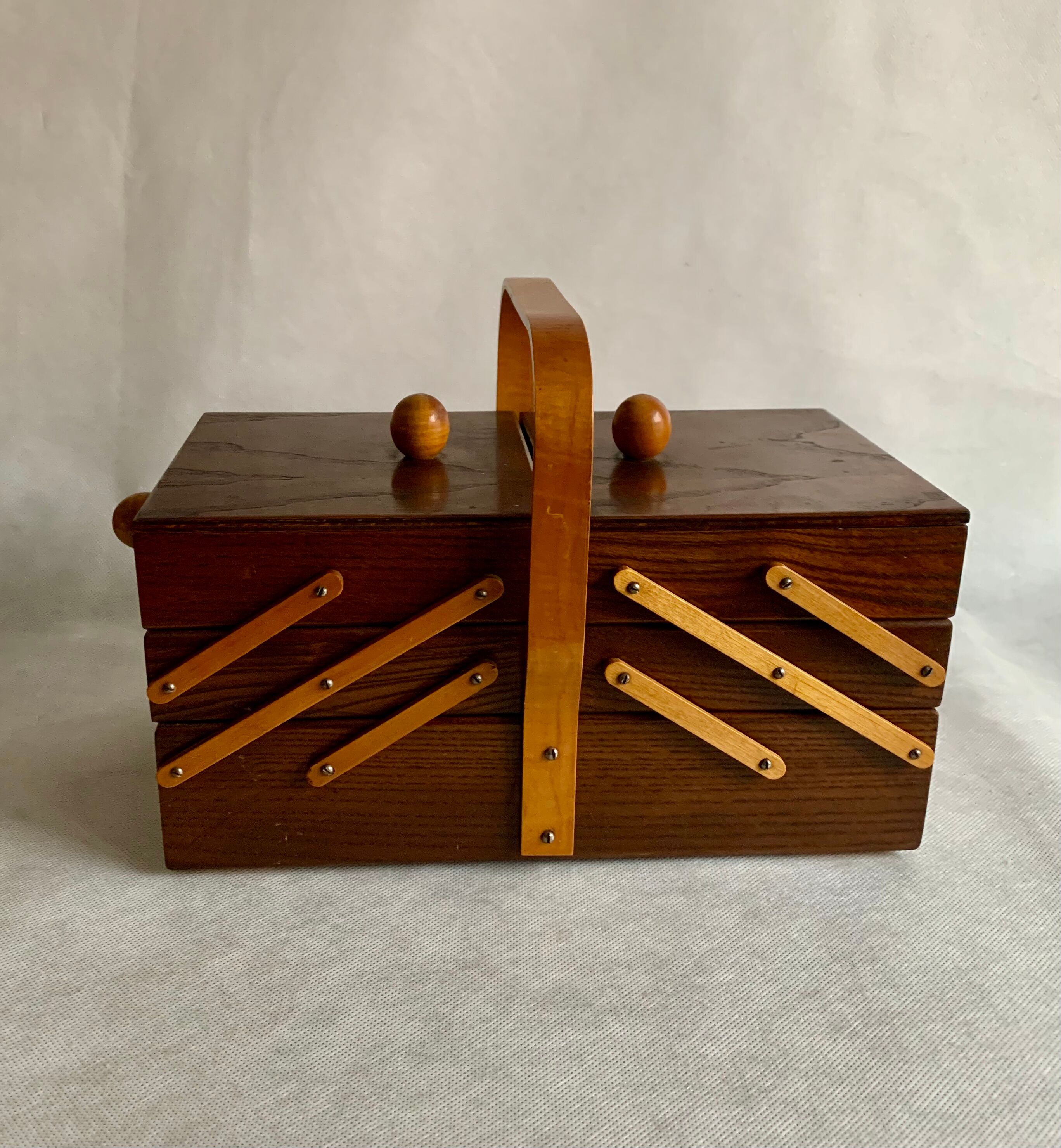 Panier à coudre en bois, années 1960