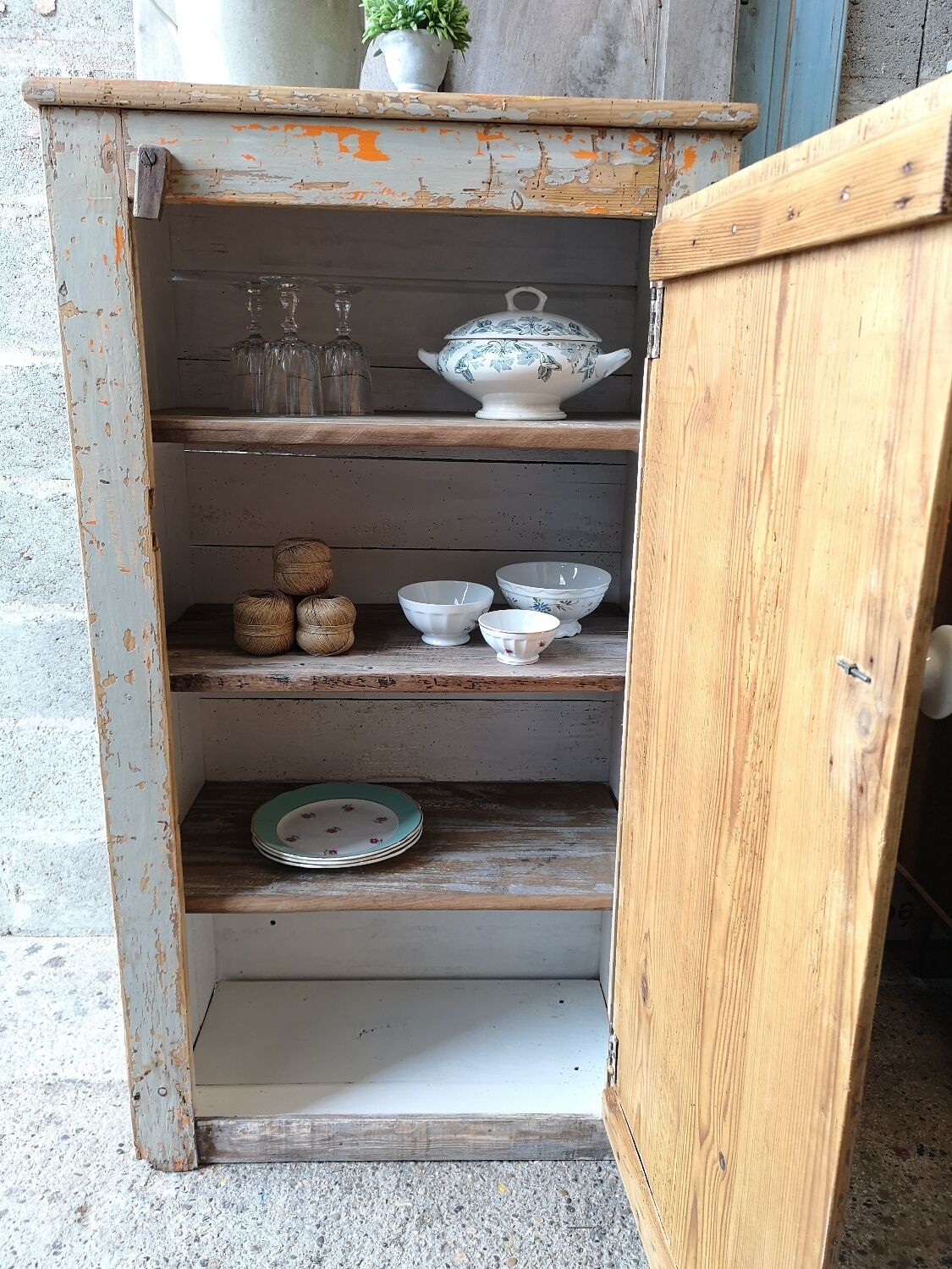 Armoire bonnetière