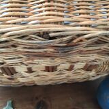 Former twisted wicker basket