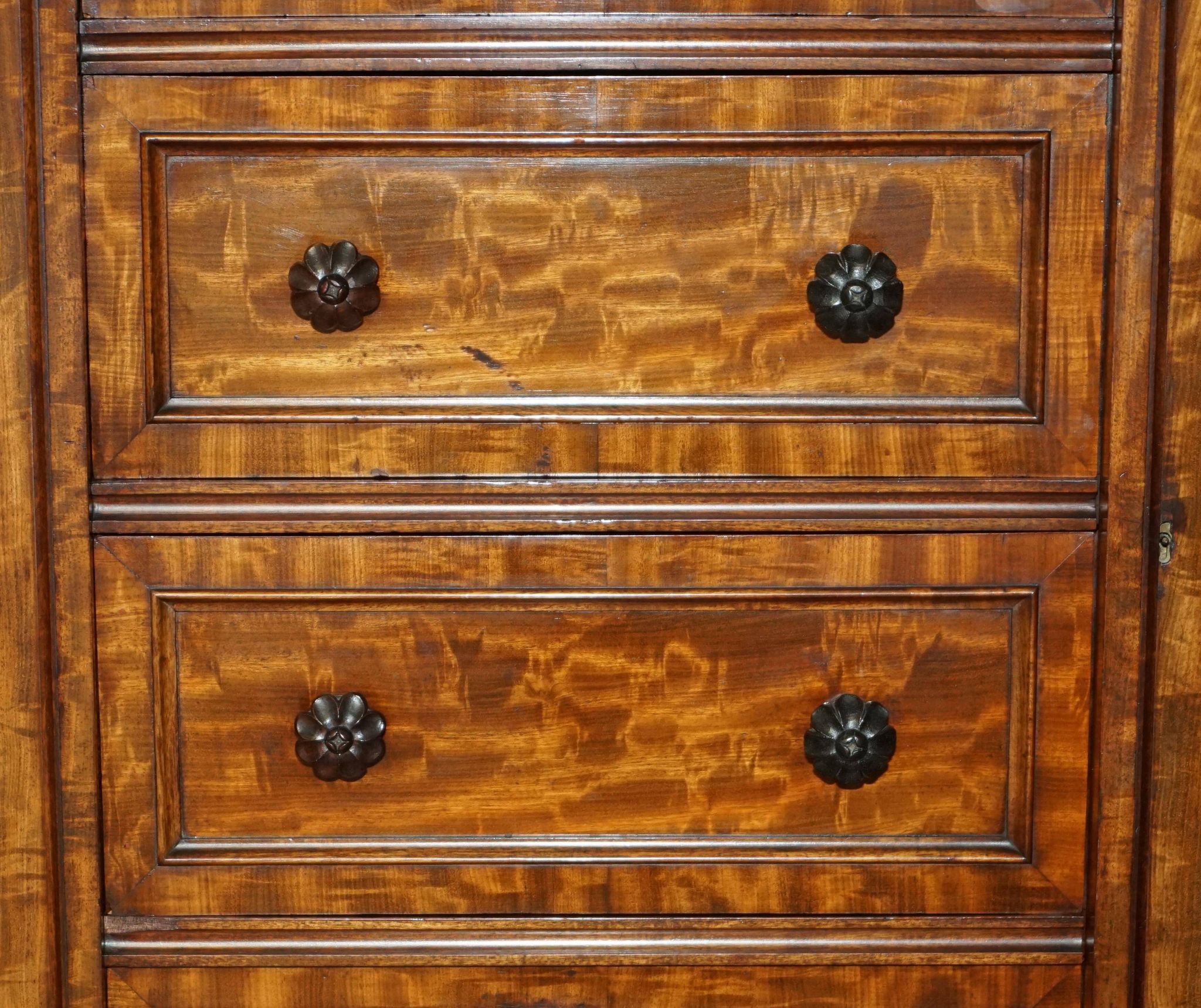 Wellington Antique Furniture 1830 in Flamed Wood