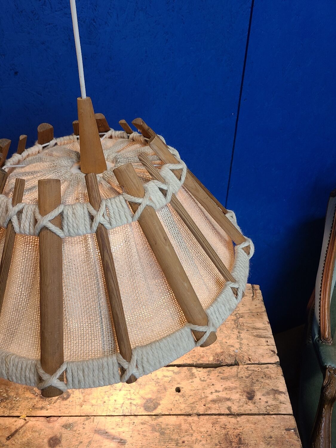 Suspension en bois et tissu, années 60